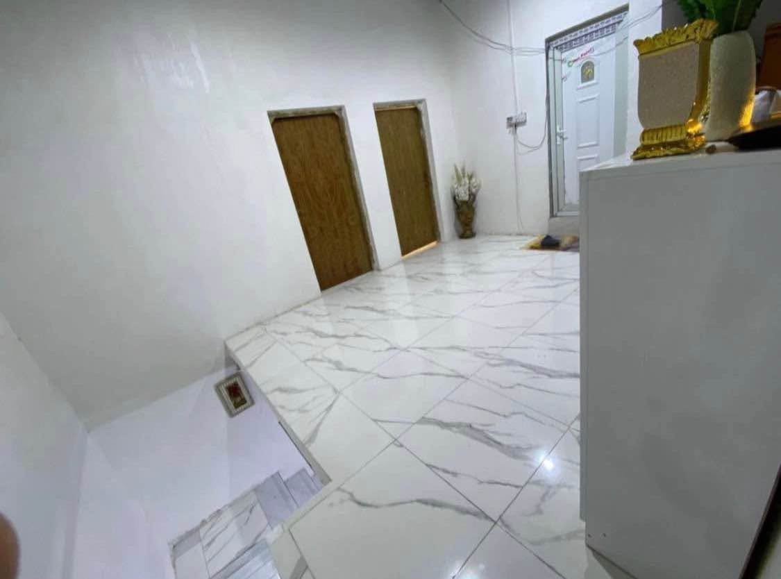 تحيه طيبه بيت طابقين ركن طابو زراعي عراقي سند23 مساحه128 صالحيه شارع سيد مجتبى قريب على جسر الايطالي من بعد شارع لواء قريب على شارع عام الرئيسي متوفر كل خدمات 4غرف صالات2 ستقبال صحيات 2  مطبخ طارمه حمام خارجي  سطح ثنين طابق اول وسطح طابق ثاني سعر93 الاتصال *********** البصرة, العراق

