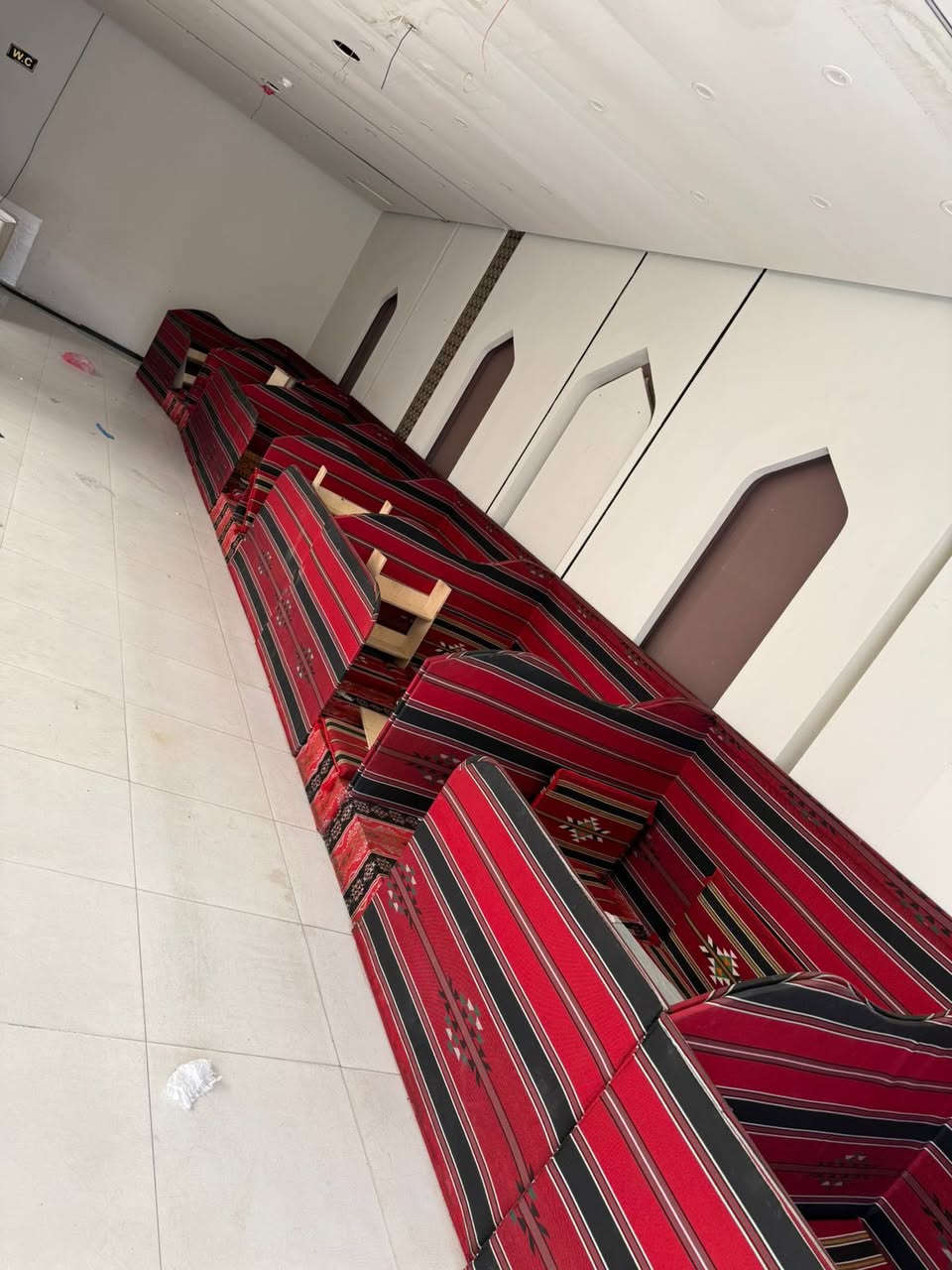 السلام عليكم عندي جلسات عربيه مال مطعم شغل درجه والى جدد كلش عددهن 8 سعر الوحده 300 واذا تاخذهن كلهن السعر ينزل مكاني البصره ***********
