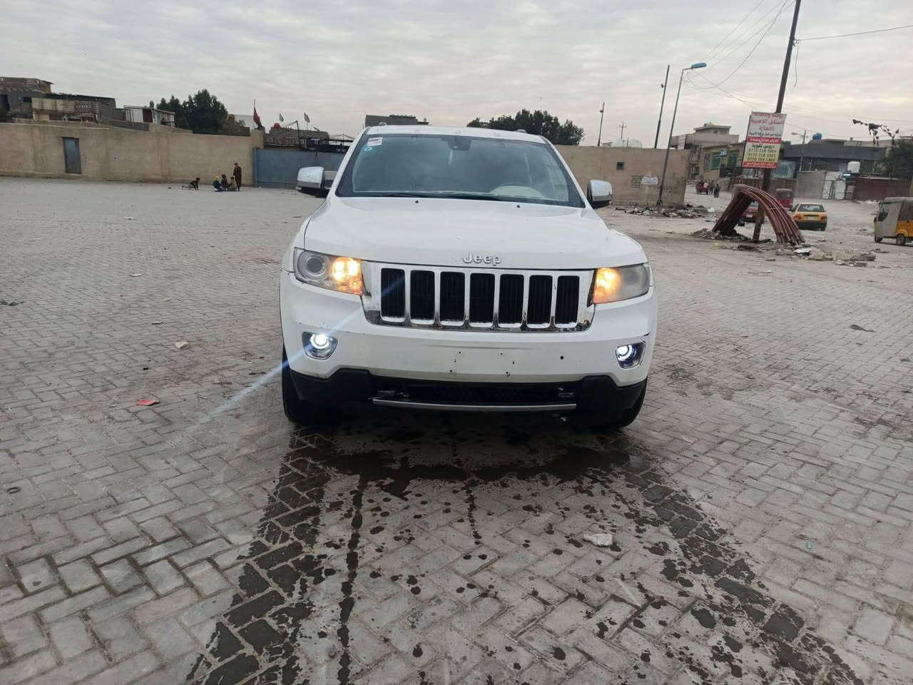 عليكم شباب جيب موديل 13، فول مواصفات للاخير وارد امريكي حادث شاملغ وبنيد بدون دواخل وهنا بالعراق  وهنا بالعراق قطعتين صبغ بدون داخل كفاله سياره من الدواخل مكاني بغداد رقم بغداد السياره وباسمنا تحويل مباشر مدينه الصدر عارضها 153 وبيها مجال للشراي سياره حتى منظومه غاز منظومه جديده واصليه مال غاز هذا رقم التليفون ***********
