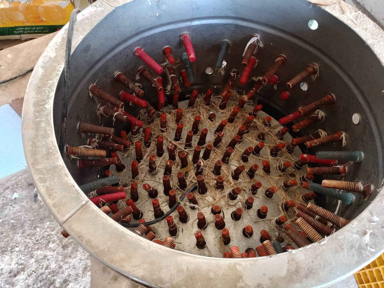 سلام عليكم هلاسه حجم كبير للبيع 
العنوان سماوه رميثه قرب معمل لوجين 
للاتصال ***********
