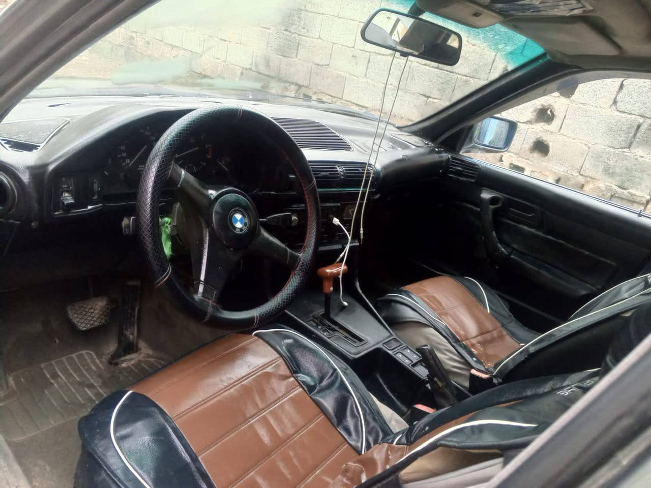 السلام عليكم بيم كفاله من الظربه مصبوغه عام جماليه تخم تايركهربايات كله شغاله موديل 91،رقم ديالى تحويل سنويه صاقطه صاراقل سنه حجم 520مكينه بلاد كيرشرط حداديه غرفه جديده للبيع او مروس حسب القناعه السعر 45بيه مجال مكاني كربلاء ***********
