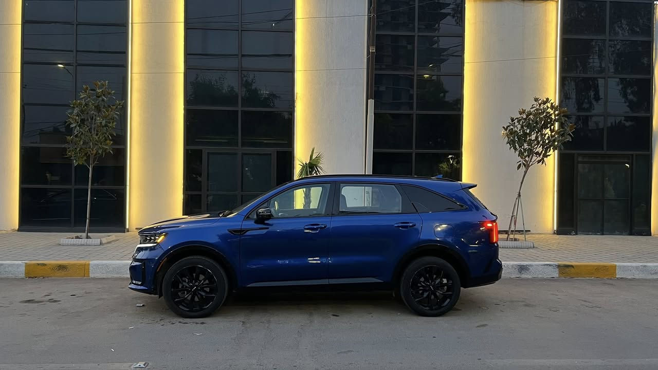 للبيع Kia Sorento موديل 2022 فئة SX فول مواصفات أمريكي 🇺🇸
محرك 2500 تيربو قوي واقتصادي 🔥
السيارة نظيفة جداً ومرتبة، استخدام شخصي وما تحتاج أي مصروف.

✅ بانوراما
✅ جلد + تسخين
✅رادار جانبي + نقاط عمياء  
✅ كامرة خلفية +رادار وحساسات
✅ شاشة كبيرة + كاربلاي
✅ تشغيل بصمة وستارت
✅ دفع ممتاز وثبات عالي
✅ مواصفات كاملة فول اوبشن

السيارة جاهزة بدون اي نقص تحويل مباشر رقم بغداد ممشاها 80 الف
حادثها قطعتين صبغ : باب وجاملغ (( بجم كبس )) 
بيها مكانات بارد بسيطة
للمهتمين التواصل خاص أو اتصال �
***********
السعر : ( 198 وبيها مجال للشراي )
