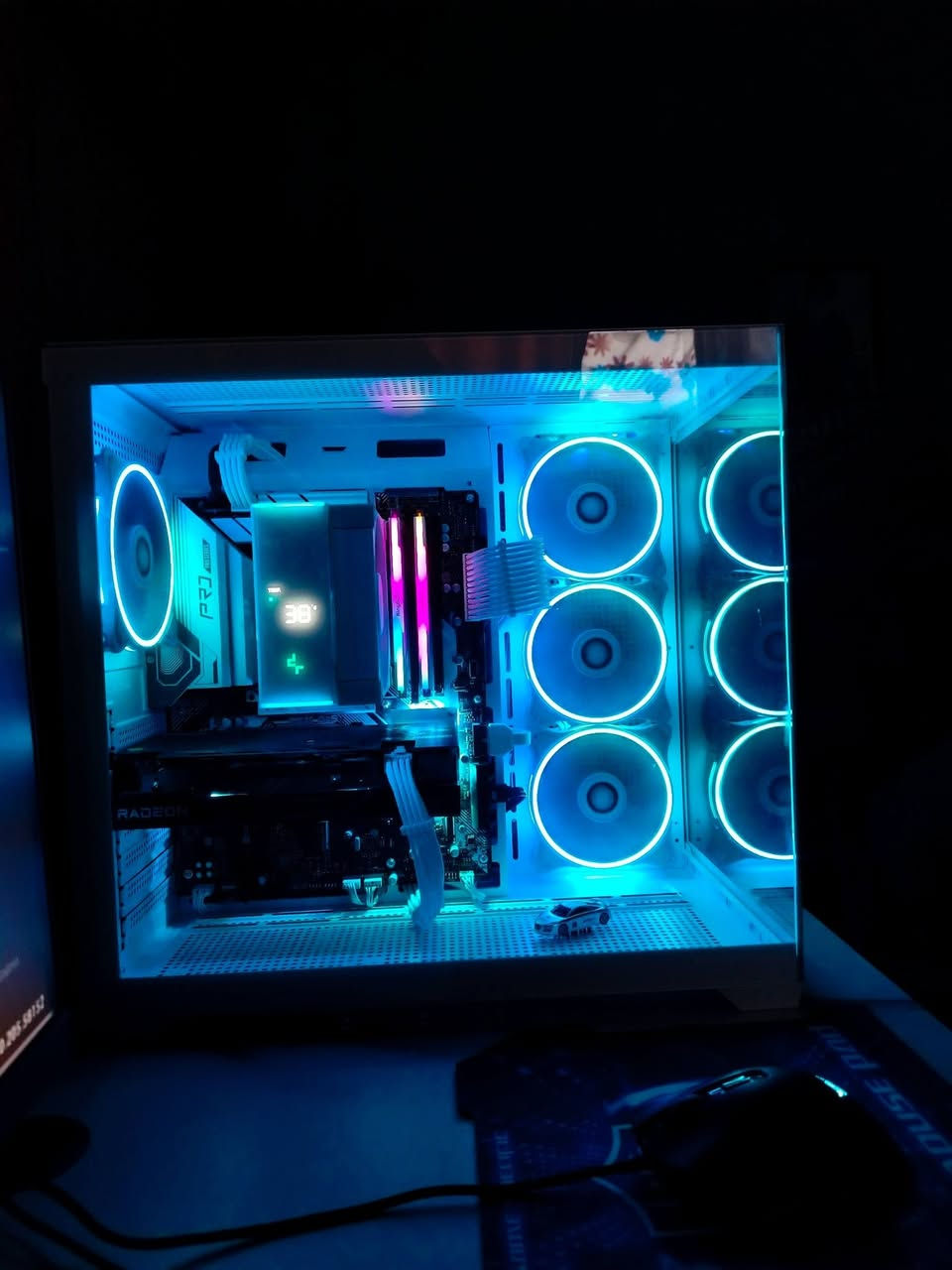السلام عليكم
تجميعة قوية للالعاب كامل ملحقاتهة 

i5 14400  -:المعالج 
Asrock z790 Pro rs  -:المذربورب
DDr5 32 (2x16)  -:الرامات
RX 6600xt -: كارت الشاشة
M.2 (1T) + ssd (512) -: التخزين
850W gold -: البورسبلاي
Deep cool -:  التبريد هوائي ابو الشاشة
Glas  RGB-: الكيس 
Msi 220hz  24inch -: الشاشة 
Ups 1500 -: يو بي اس
Gameing -: ميز ابيض
ماوس رايزر وكيبورد 

القطع كلش نضيفة 

السعر مليون و650 مكاني بغداد الشعب تتفضل يمي تفحص وتروح 
متواجد واتساب ***********
