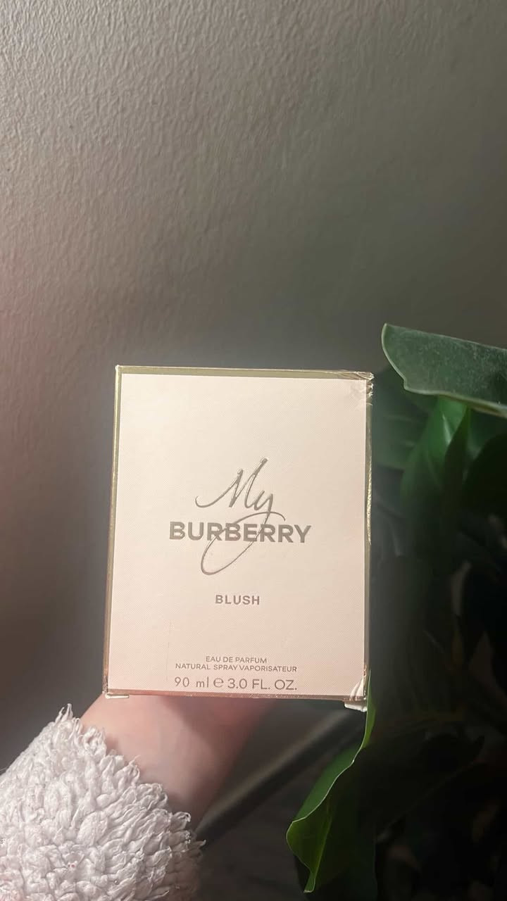 عطر My Burberry Blush 💖
عطر نسائي أنيق وناعم 🌸
رائحة فريش + راقية + منعشة تخبل ✨
مناسب للاستخدام اليومي والمناسبات

🔹 الحجم: 90ml
🔹(ثبات وفوحان حلو)
🔹 صناعة: ألماني 🇩🇪
🔹 درجة أولى / أصلي 100%

✨ مميزاته:
 • رائحة أنثوية جذابة جدًا
 • فوحان واضح بدون ما يكون مزعج
 • ثبات ممتاز خصوصًا بالجو المعتدل
 • خيار مثالي للبنات اللي يحبون العطور الناعمة

💰 السعر: (80,000)
📍 متوفر تسليم بغداد والمحافظات

📩 للحجز والاستفسار خاص


**إذا كنت صاحب هذا الإعلان وتريد حذفه لأي سبب، رجاءا أرسل رسالة إلى الدعم الفني**