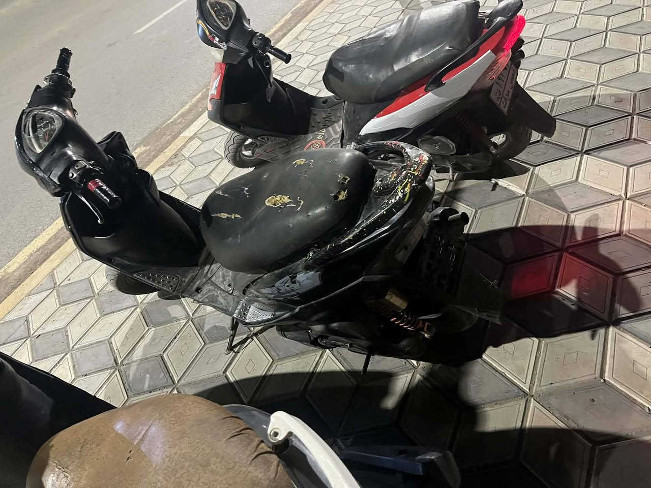 السلام عليكم شباب ماكسات للبيع الدراجات كلها شغاله وسيل فيندر كهربائيات ولا تشتغل ماه ما بيهن اي نقص الحمراء سلفوهن دور كهربائيات كان شغاله والسوداء كهربائيات كلها شغاله وسلفوهندر والرصاصيه سلفه كهربائيات كلها شغاله صالونصات كلها اف ام تايرات جدد وياله جدد دبلات جدا دشابيل كلها تشتغل مكان ديالى بعقوبه التحرير عندك الرصاصيه سعرها 400 وبيها مجال السوده ب 400 وبيها مجال عندك الحمراء ب 500 وبيها مجال وهذا رقم الهاتف***********
