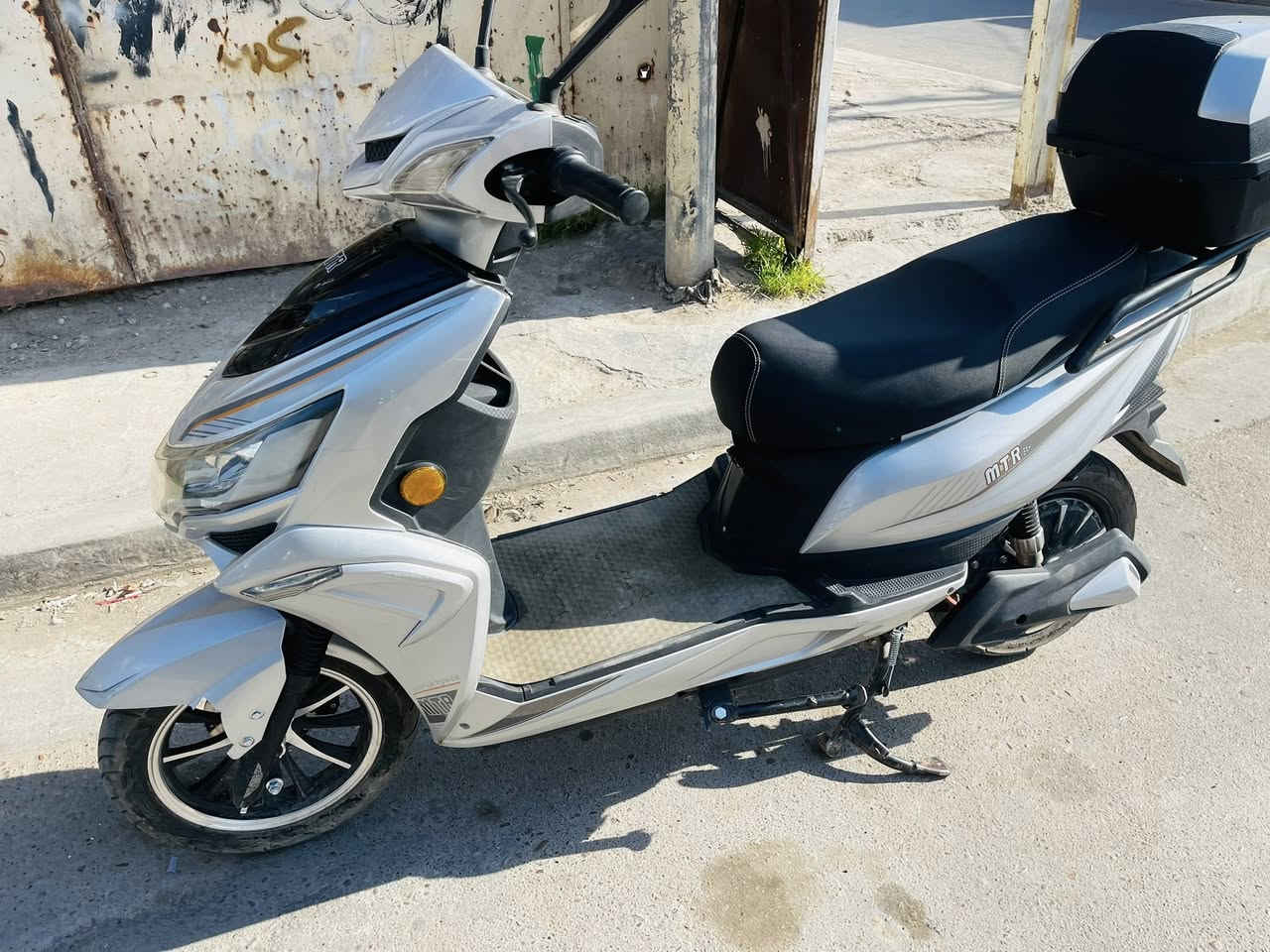 دراجه شحن للبيع
نوع mtr 

مسافت الشحنه الوحده 50 كيلو 
سرعه ٩٠ حقيقي 

***********
