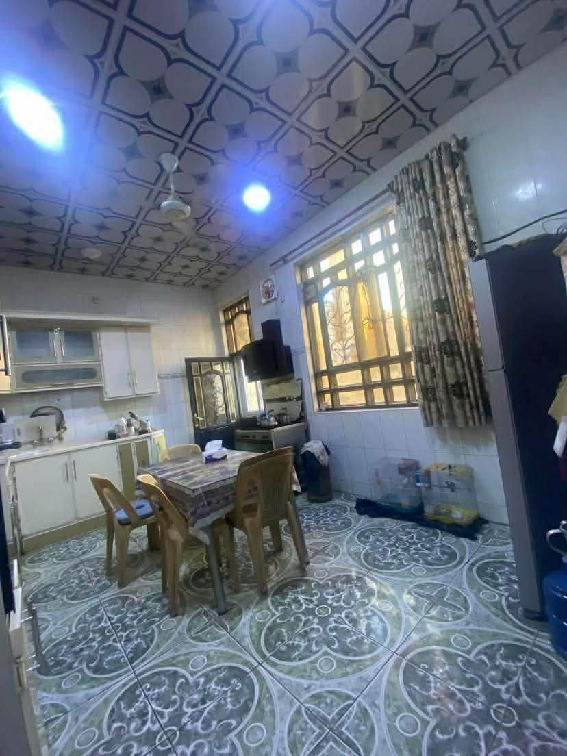 دار للبيع 200 متر  في حي الحسين (التاسعة) فرصة للسكن في موقع متميز وهادئ،  طابقين  الغرف: 4 غرف نوم واسعة. صالتين  استقبال  مطبخ   الحمامات:3  لمعرفة السعر علق بكلمة( تم ) او الاتصال 📲*********** مكتب السيادة للعقارات  عنوان المكتب 📍حي الحسين شارع الأربع سايدات مجاور مصرف  الجنوب   #السماوة #العراق
