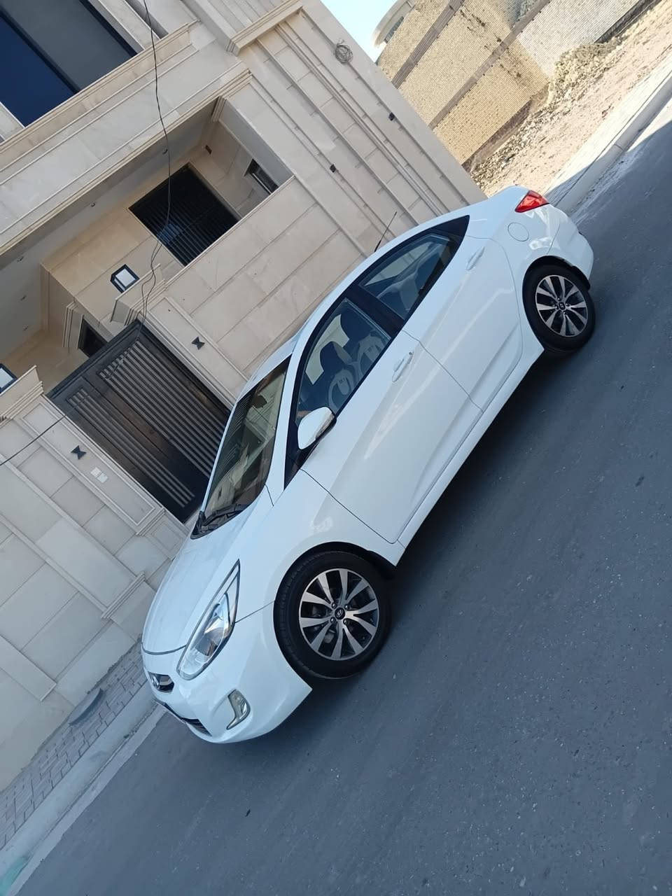 السلام. عليكم. 
أكسنت موديل 2016 
مكفوله كفاله عااامه 
كير مكينه حداديه تخم تاير كله 
جديد وبلادي مكينه 1600دوش 
كفاله عامه من كل. النواحي. تبريد ثلج تدفاء شغاله كهربايات بلادي فول مواصفات فتحه سقف كامرا دواره شاشه كبيره ماشيه 90 الف حقيقي 
رقم بابل إنكليزي بسمي تحويل مباشر موقع السياره كربلاء 
الاستفسار
***********
