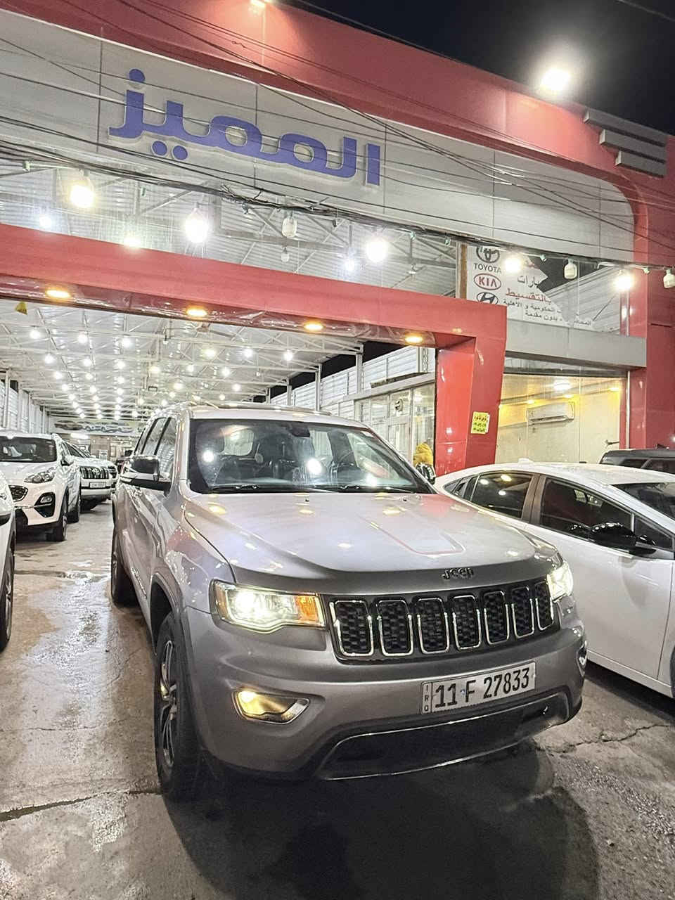 يهديكم معرض المميز لتجارة السيارات الحديثه آرق التحيات 🙏🌿. 

  ونخبركم عن توفر جيب شيروكي موديل 2019وارد امريكي صور لحادث وسونار مرفق بل منشور 

  مواصفات فول Limtd

🔑مفتاح تشغيل بصمة 

🔑بصمة أبواب دخول ذكي 

🌿فتحة سقف 

  🌿كراسي كهرباء 

🌿كشنات جلد 

🌿تحكمات مقود جهتين 

🌿قطعتين تبيريد 

🌿فور ويل 4X4

🖥️شاشة كبيرة بلادية 

📷كامرة خلفية دوارة 

موقعنا: بغداد الكريعات شارع الوقف السني معرض المميز 

***********ياسين 

السعر :215ورقة بيهه مجال بسيط
