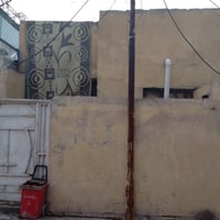 بيت تجاوز 100متر لبيع يحتوي على مدخلين لبيت استقبال 4في 4 مطبخ حار وبا...