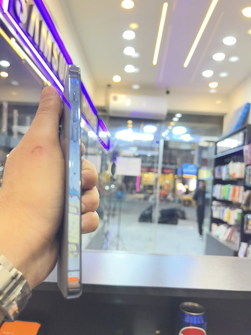 13 pro max

ذاكره 256
بطاريه 78 ((خدمه))
مستبدل شاشا نوعيه قويه ((olid))

السعر 450 الف 

العنوان بغداد
بغداد الجديده شارع المسبح

للأستفسار الاتصال على

***********
