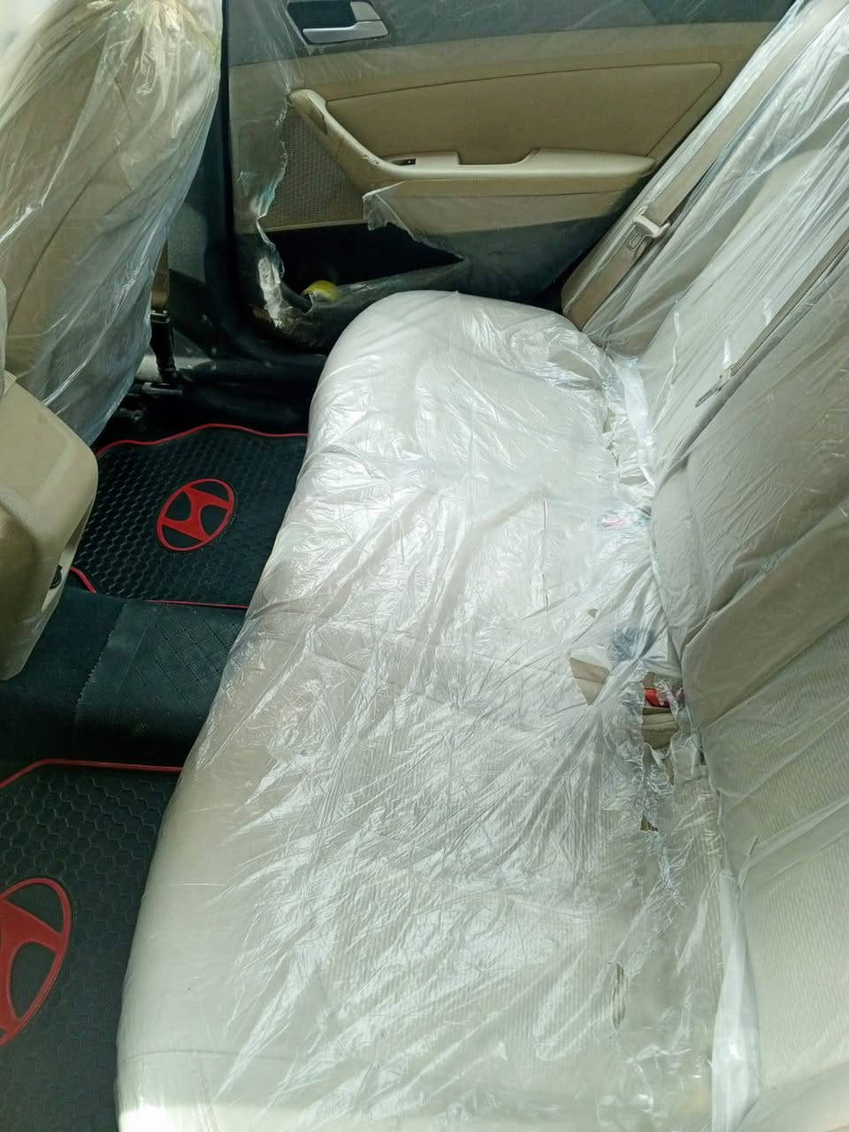 السلام عليكم
للبيع سيارة سوناتا 2015 وارد امريكي رقم بغداد
مكينه GDI 2400 ماشية 160 
نظيفه جدآ مال جناي متصرف 1000 عليها
السعر 125 مكان السيارة بابل الحلة
الاتصال ***********
