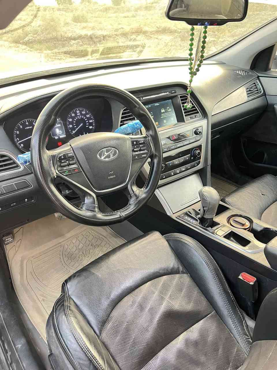 سوناتا 2016 سبورت فول وارد أمريكي
بأسمي، بيها قطعة تبديل وحدة فقط
السيارة نظيفة 
السعر    ب145وبيها مجال بسيط

***********
