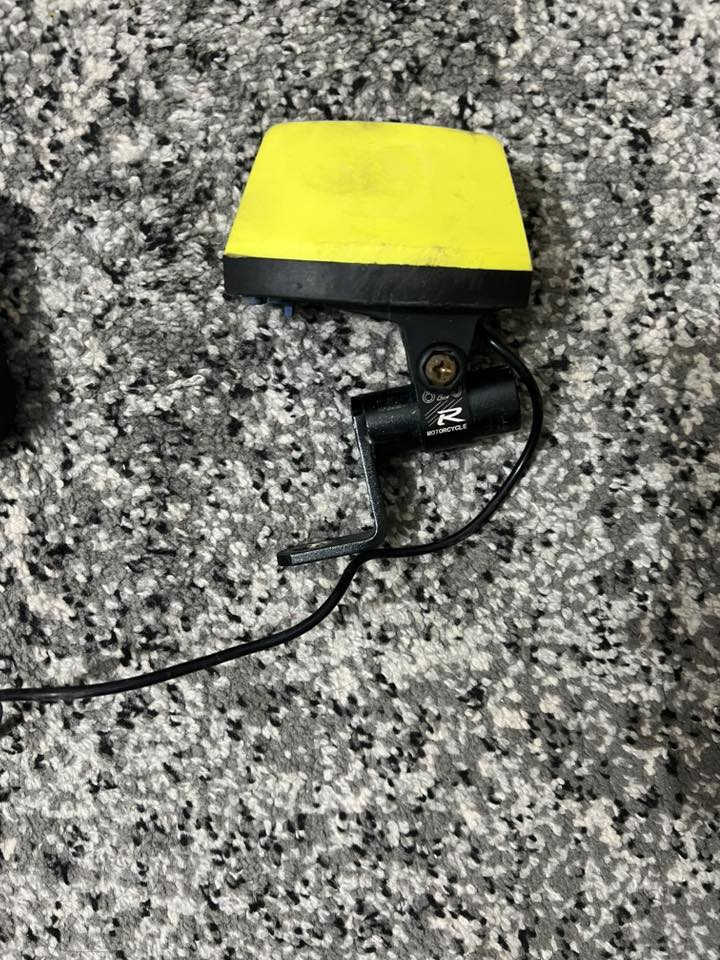 غراض سكنس جبلي 
مرايات بوليس ب5 يرهمن سكنس 

قايش جبلي شويه مشكك ب5 
قايش جبلي مفطر ب5 
mp3 ب5 
كلج امامي سكنس شرط الشغل ب25 بلادي شرط يحتاج تصفير
يدات بريك سكنس جبلي ب15 بلاديات

صندوق بلادي مال دراجه سكنس لد ب45  
توصيل موجود شتريد ابيعلك تريد شلع تريد مفرد 
***********
ملاحظه بيهن مجال للشراي تعال خاص وتأمرني🤍
