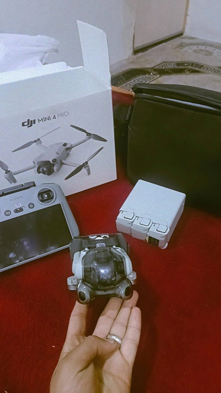 درون مني 4 برو  جديده معنه كلمه نضافه 100/95
 كامل ملحقات   1550 بيه شوي مجال مكان بصره  رقم ***********
