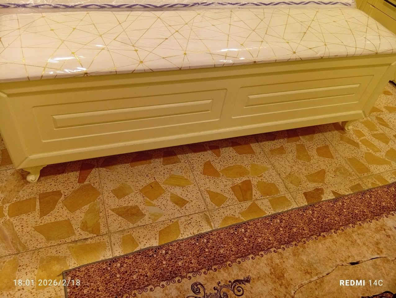 غرفه خشب عراقي تصميم كلاسيكي كلش نضيفه تجي واشوفها بعينك تخبل وتكمه المكان سبع قصور حي اور رقمي***********
