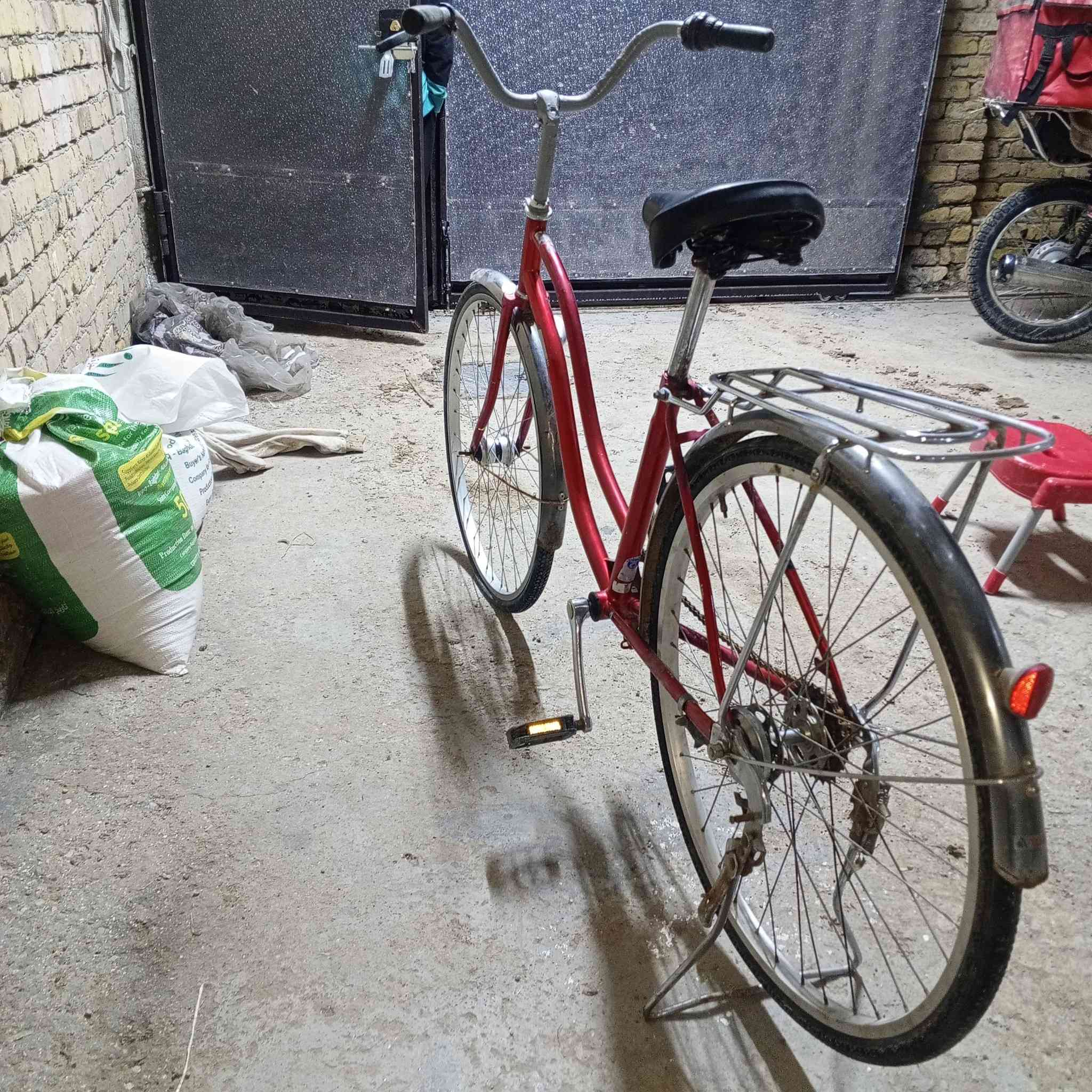 بايسكل لبيع فقط تايره المامي بنجر قفل 40 شراي يرسلني عل وتساب لو يتصل عل رقم 👈🏻‏‪***********‬‏ أدمن وافق
