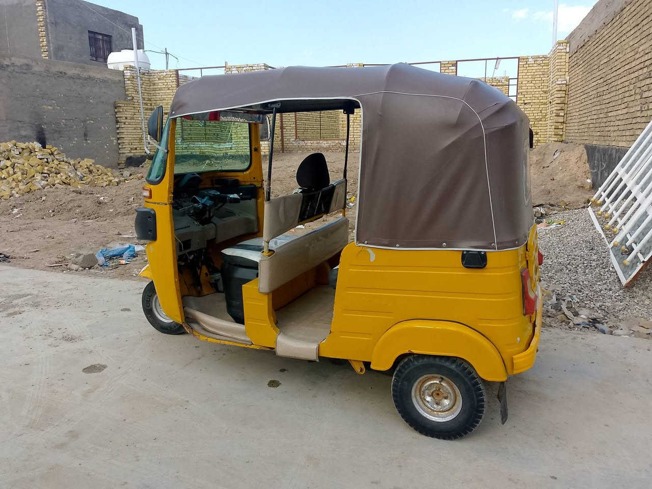 السلام عليكم تيك توك للبيع موديل 18 بشهر 11 اوراق كامله مكفولات للترقيم جازه ونظيفهه كهربائيات شغاله سفريات جدد دوشمه جديده تخم تائر جديد مكان كوت السعر 4,000,000 ونص الشراي ينتصر على هذا الرقم وباي مجال ***********
