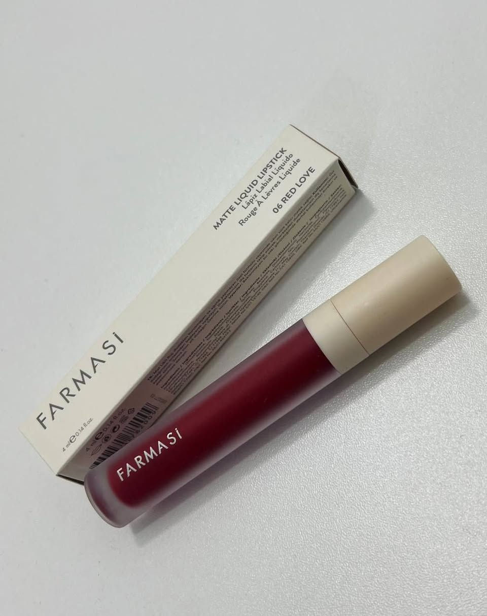 هذه مجموعة من أحمر الشفاه السائل المطفي من فارماسي (Farmasi Matte Liquid Lipstick). 
تأتي المجموعة في عبوة تحتوي على 12 قطعة.
تتميز بتركيبة غنية بالألوان وتدوم طويلاً دون أن تتسرب أو تنتقل.
القوام كريمي ينساب بسلاسة عند التطبيق.


**إذا كنت صاحب هذا الإعلان وتريد حذفه لأي سبب، رجاءا أرسل رسالة إلى الدعم الفني**