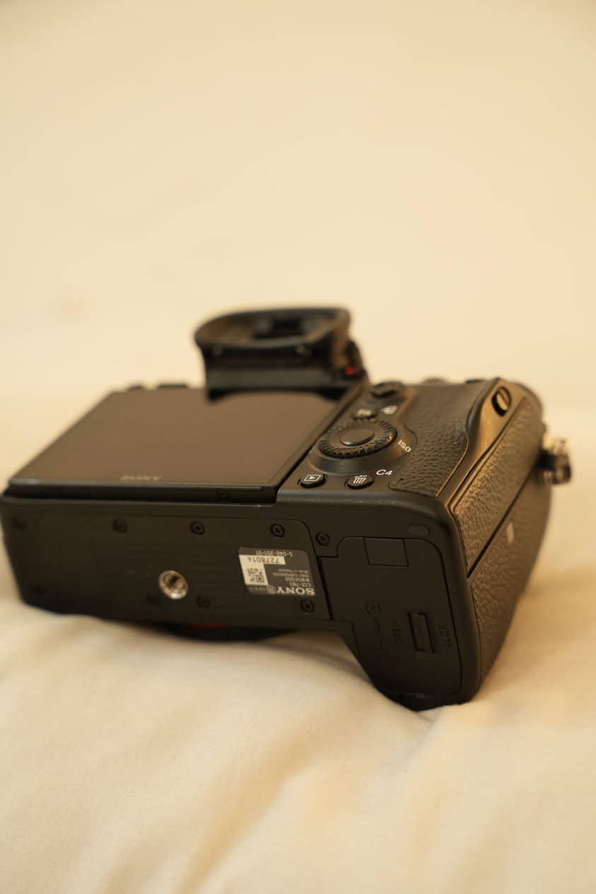 للبيع 
Sony alpha a7iii 
الشتر  غالبا 20 الف 
نضافة 99% ممتازة جدا
وياها الملحقات الكارتون والشاحنة 
*********** واتساب
