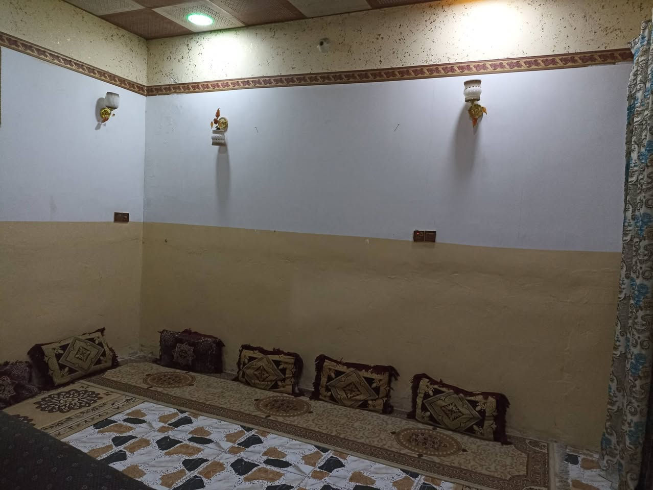 سلام عليكم اعيد النشر بسبب الوعود الكاذبه بيت زراعي للبيع مساحه 220م ارضيه بور سلاين غرفتين صاله واستقبال ومطبخ حمامات داخليه مجاري رئيسيه كهرباء اخوان الله يرحم والديكم المو شراي لا يضل يكسر بحلال الناس ويضل رايح جاي مكانه زراعي شارع الحمام شارع عقيل دنفش  *********** السعر 55قفل بدون عمله
