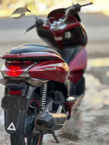 دراجه pcx للبيع ياباني جيل الاول
كامله اي نقص مابيها محرك مكفول الكفرات شوفت عينك السعر 1500 وبيها مجال قليل  مكاني بغداد الدورة شارع 60  للاتصال ‏‪***********
