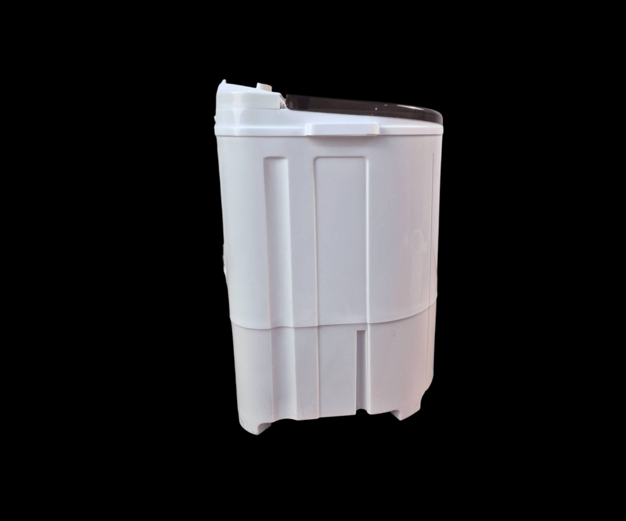 غسالة ملابس حوضية
الاستخدامات:

مثالية لغسل الملابس اليومية بكفاءة وسرعة.

مناسبة للغسيل الخفيف مثل ملابس الأطفال، الملابس الداخلية، والجوارب.

مزودة بفرشاة مدمجة لتسهيل تنظيف الأحذية والملابس الملطخة.

خيار عملي للشقق الصغيرة، السكن الطلابي، أو للاستعمال كغسالة إضافية.

المميزات:

تصميم أنيق وصغير الحجم مع سهولة الحمل والتخزين.

قوة غسيل عالية مع محرك 300 واط مزود بحماية حرارية.

سعة غسيل 4.5 كغ تناسب العائلات الصغيرة.

وظيفة 3 في 1: غسيل – شطف – عصر.

فرشاة قابلة للفصل لتنظيف الأحذية وإزالة الأوساخ العنيدة.

تصميم عملي يتيح لك فصل فرشاة التنظيف بسهولة عبر برغي مركزي، مما يسهل تنظيفها أو استبدالها عند الحاجة.

توفير في استهلاك الطاقة والماء.

عملية تشغيل سهلة عبر مؤقت ميكانيكي حتى 15 دقيقة.

أمان عالي مع غطاء حماية داخلي أثناء العصر.

مقاومة للماء بمعيار IPX4.

محتويات الصندوق:

الغسالة.

سلة العصر.

فرشاة تنظيف قابلة للفصل.

غطاء أمان داخلي للحوض.

أنبوب إدخال ماء (82 سم).

دليل الاستخدام.

الملاحظات:

أبعاد الغلاف: 45 × 32 × 32 سم.

طول السلك الكهربائي: 110 سم.

الجهد الكهربائي: 220V ~  التردد: 50Hz.

لا ينصح باستخدام ماء ساخن يزيد عن 50 درجة مئوية.

يجب وضع الغسالة على سطح مستوٍ أثناء التشغيل.

يمكن فصل فرشاة التنظيف بكل سهولة عن طريق فتح البرغي الموجود في وسطها.
للتواصل واتساب او اتصال 
***********
