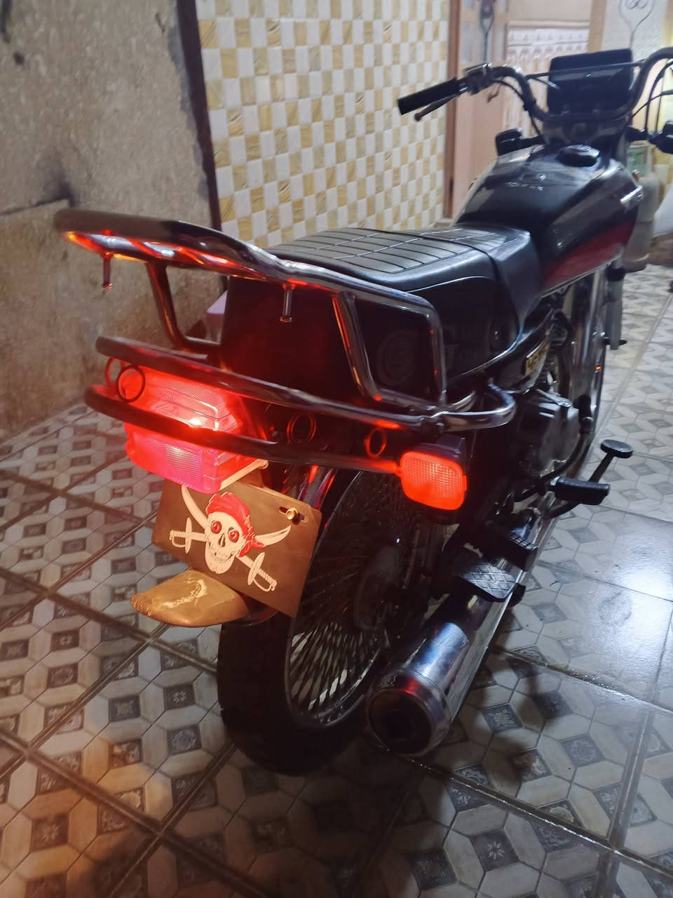 سلام عليكم دراجه تايكر موديل 20دراجه حلوه ونظيفه بلاديه بدون اي نقص اوراق كورتونيه  سعره 425وبيه مجال للشراي مكاني ديالى بلدروز رقم ***********
