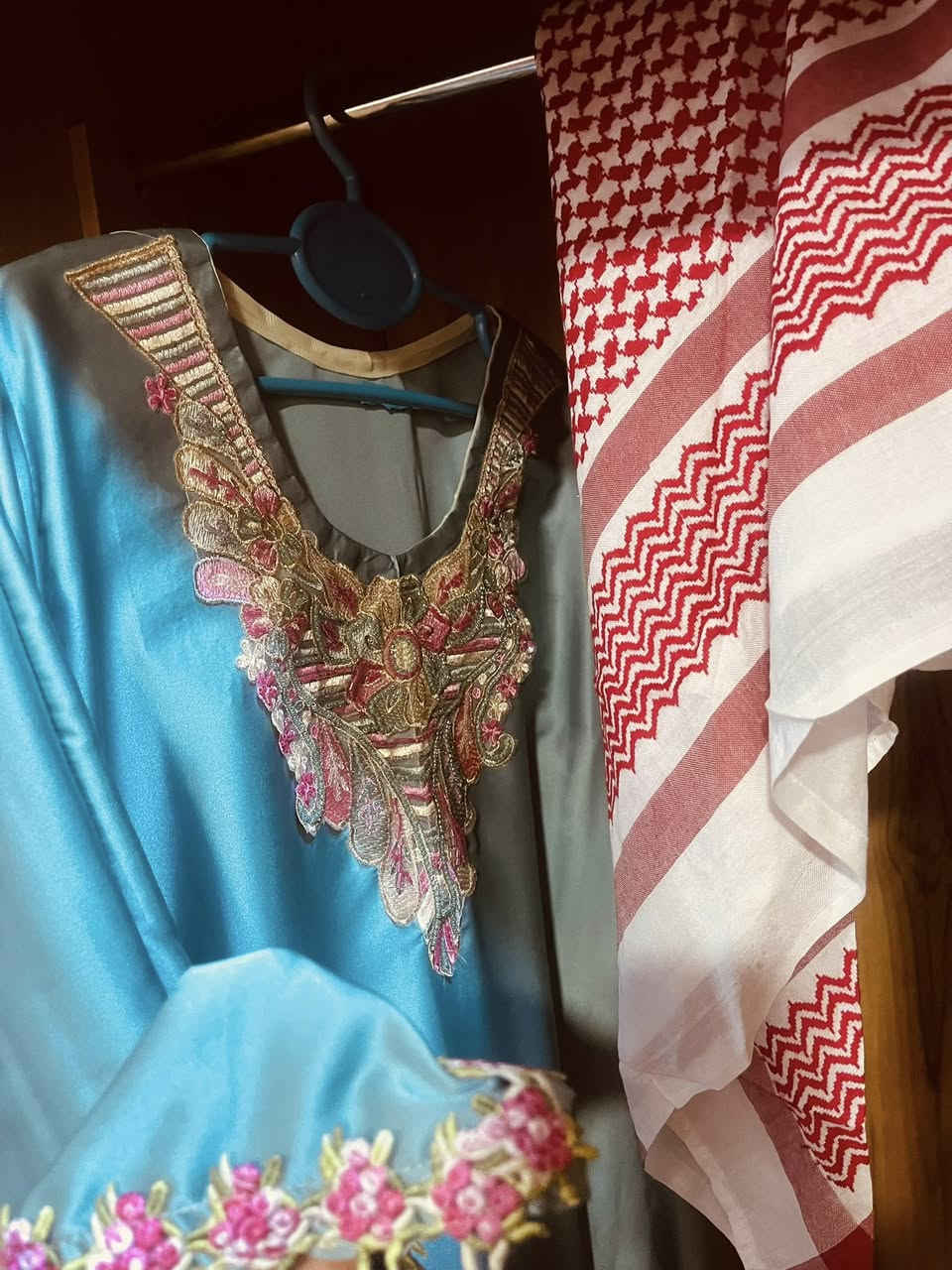 المخور  متوفر خياط حسب الطلب
السعر كلش يعجبكم 😉


**إذا كنت صاحب هذا الإعلان وتريد حذفه لأي سبب، رجاءا أرسل رسالة إلى الدعم الفني**