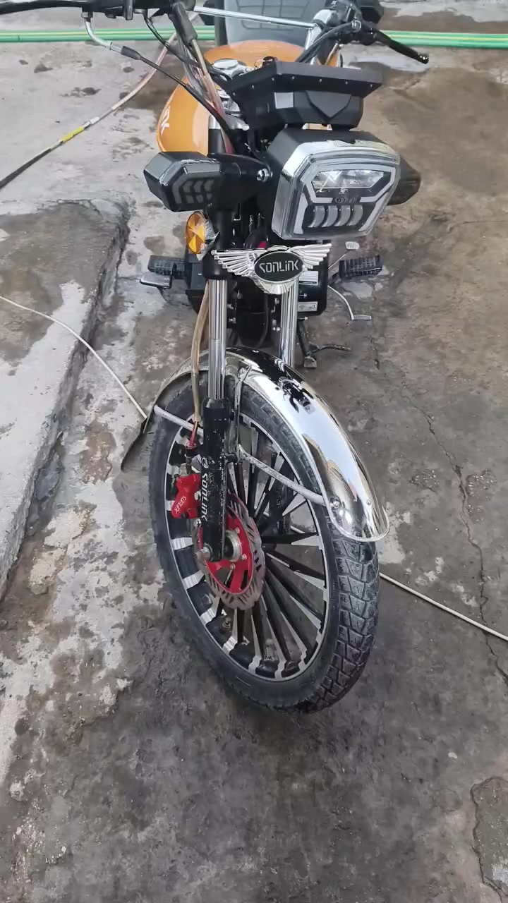 السلام عليكم دراجه سونك حجم المحرك 200CBF ضاغطه وزنجيل دراجه مكينه ناعمه اوراق كامله دراجه 2بصمات للتواصل***********  مكاني مدينه الصدر
