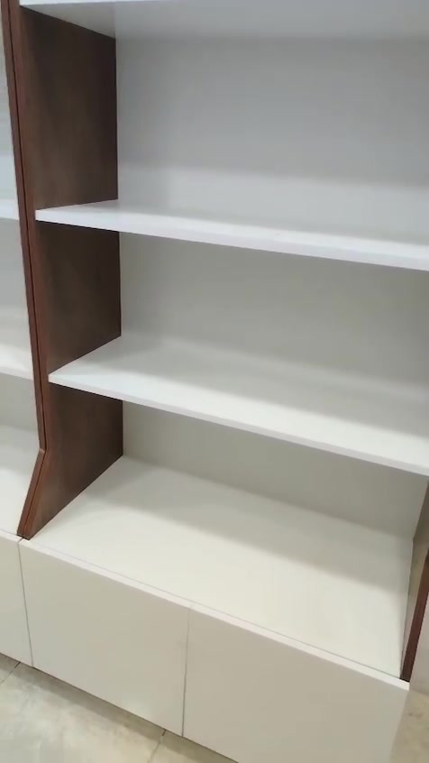 رفوف محل جديده. صنع خاص بغداد
استخدام 3 أشهر فقط لعدم التفرغ 
رفوف عدد8
ارتفاع 220
عرض 85_90
عمق 30
الكومدي عمق 40
ارجل عدد5
ميز خشب
كرسي دوار
للتواصل واتسب ***********
