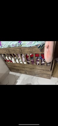 سرير أطفال • هزاز • للبيع