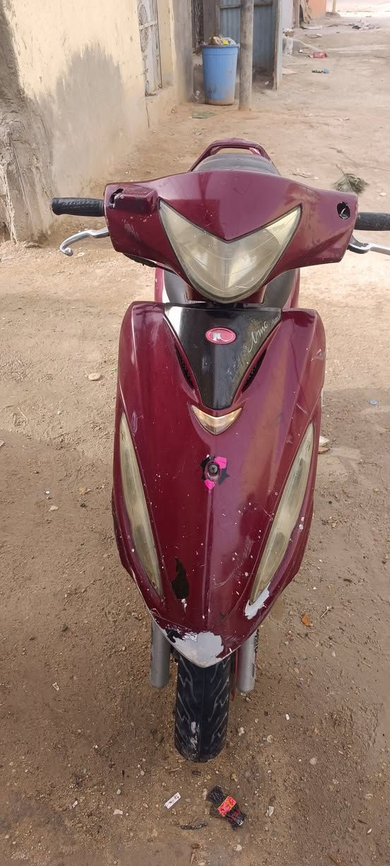 كامكو جي فور دراجه برغي ما عايزه كلها بلاديه اشاير هورن سلف لايت  رون سرعه كيج بانزين كلها شغاله دراجه نضيفه كلش سعرها 325 وبيها مجال مكاني نجف حي الشرطه ***********
