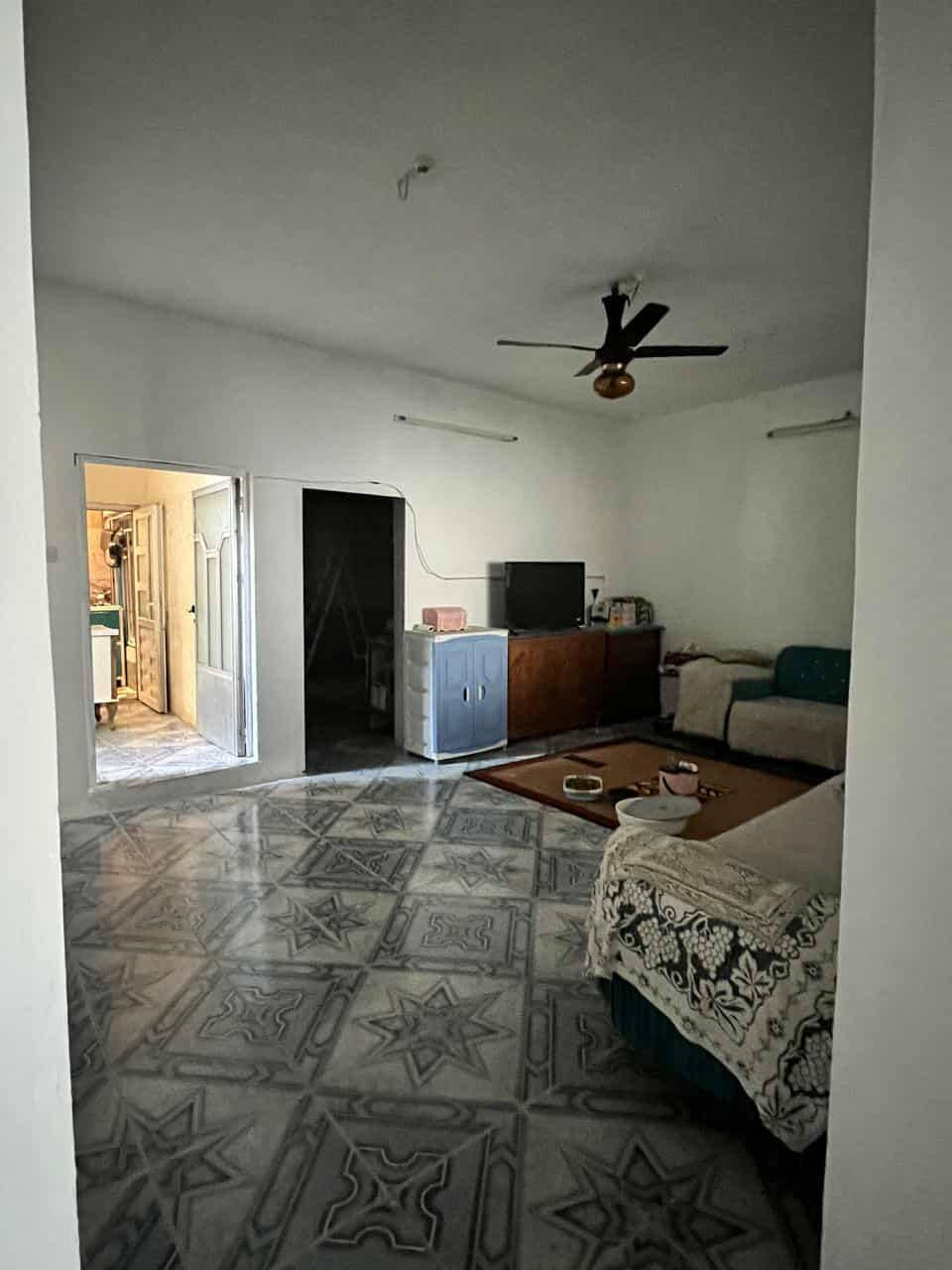 سلام عليكم
طابو بأسم شخص واحد ٢٠٠ متر طابقين
الطابق الاول
٢ غرفه نوم
استقبال
هول
مطبخ حار وبارد
صحيات
طابق الثاني
٣غرف نوم
هول
مطبخ
+٢ صحيات

ملحقات محل خارج الدار

السعر ١٦٣
عنوان حريه خلف الملعب موقع مميز قريب على السوگ وعلى شارع العام
***********
