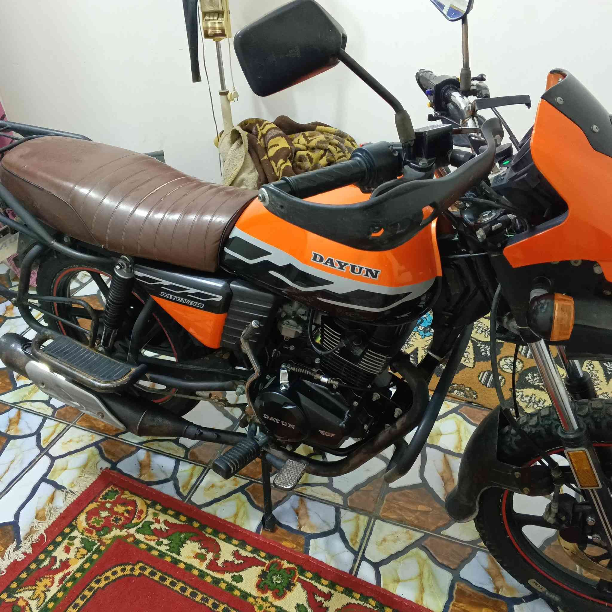 سلام عليكم شباب دايون جبلي فحل2023وراق اصولي دراجه جديده تحكم عن بعد مكينه ٢٠٠حقيقي كتابه حمره طالعه ب٢٠٢٤/٦/١٧دراجه شرط 
ترقيم 
سعر مليون 800وبيه مجال للشراي 
مكاني ناصريه شطره 
رقمي ‭
***********
