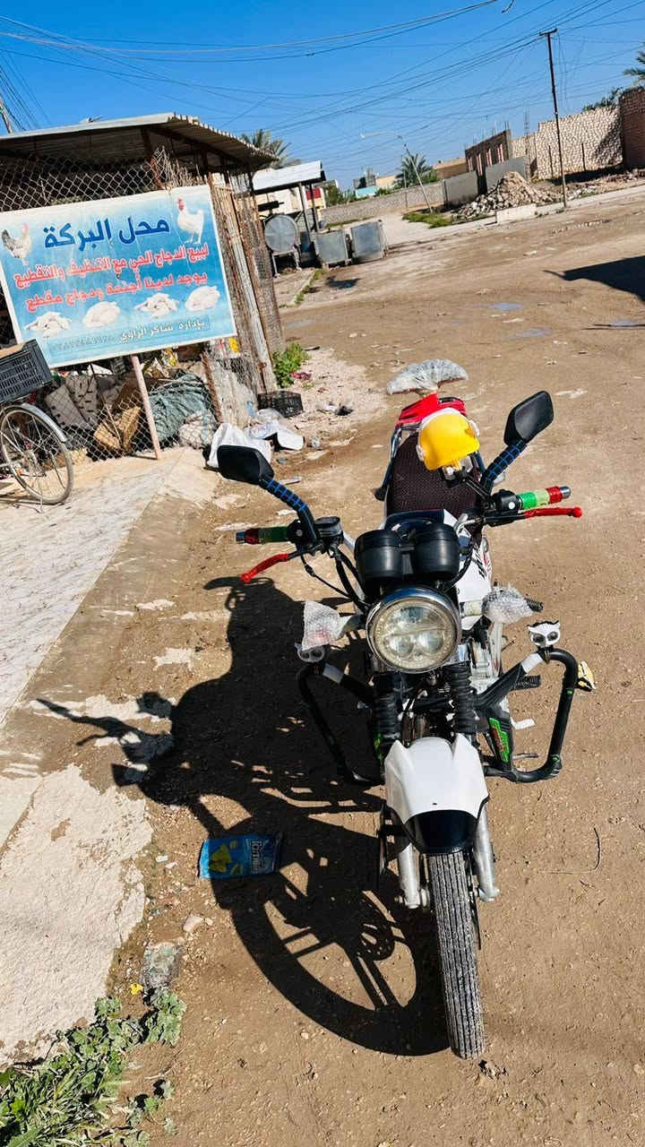 السلام عليكم ماطور هايوشه موديل 22 اوراق بي منفيس فقط الماطور علا وضع الشركه طخم تاير
جواه كهربايات شغاله للبيع او مراوس، بسونك من 24 وفوك رقم تلفون *********** ادمن حب
