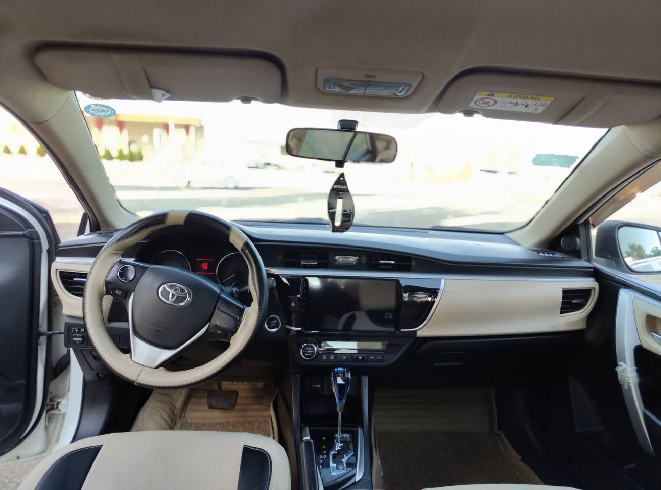 Toyota Corolla  GLi
تۆیۆتا کرۆلا 
مۆدیل 2014 
شەریکە جیهان 
مواسەفات GLi 
ڕەقەم و سەنەوی تازەیە هەتا  2029 
بەناوی خۆمانەوەیە بەشەرتی تەحویل 
گێڕ و مەکینە و ئەکسلی نەکراوەتەوە بڕغوی لێ بانەدراوە  بەشەرت و بێعەیب و زۆر مەزبوتە لەسەر بیلاد ماوەتەوە 
مەکینە 1.8 
گێڕی ئۆتۆماتیک و عادی 
مواسەفاتی :
-  ناو زەرد بیلاد
- بەصمە 
- شاشە و کامیرە 
- حاسە 
- سوکان ڤۆڵیۆم 

 سۆنەری دانراوە تەنها دوو بست سبوغی هەیە لە دۆسەی سایەق و تەواو تایەکانی تازەیەو تەقەو ڕەقەی بەشەرت زۆر تونوتۆڵ و مەزبوتە 
سعری 138$ وەرەقەو مەجالێکی کەم 
 Viber & Whats app 
***********
