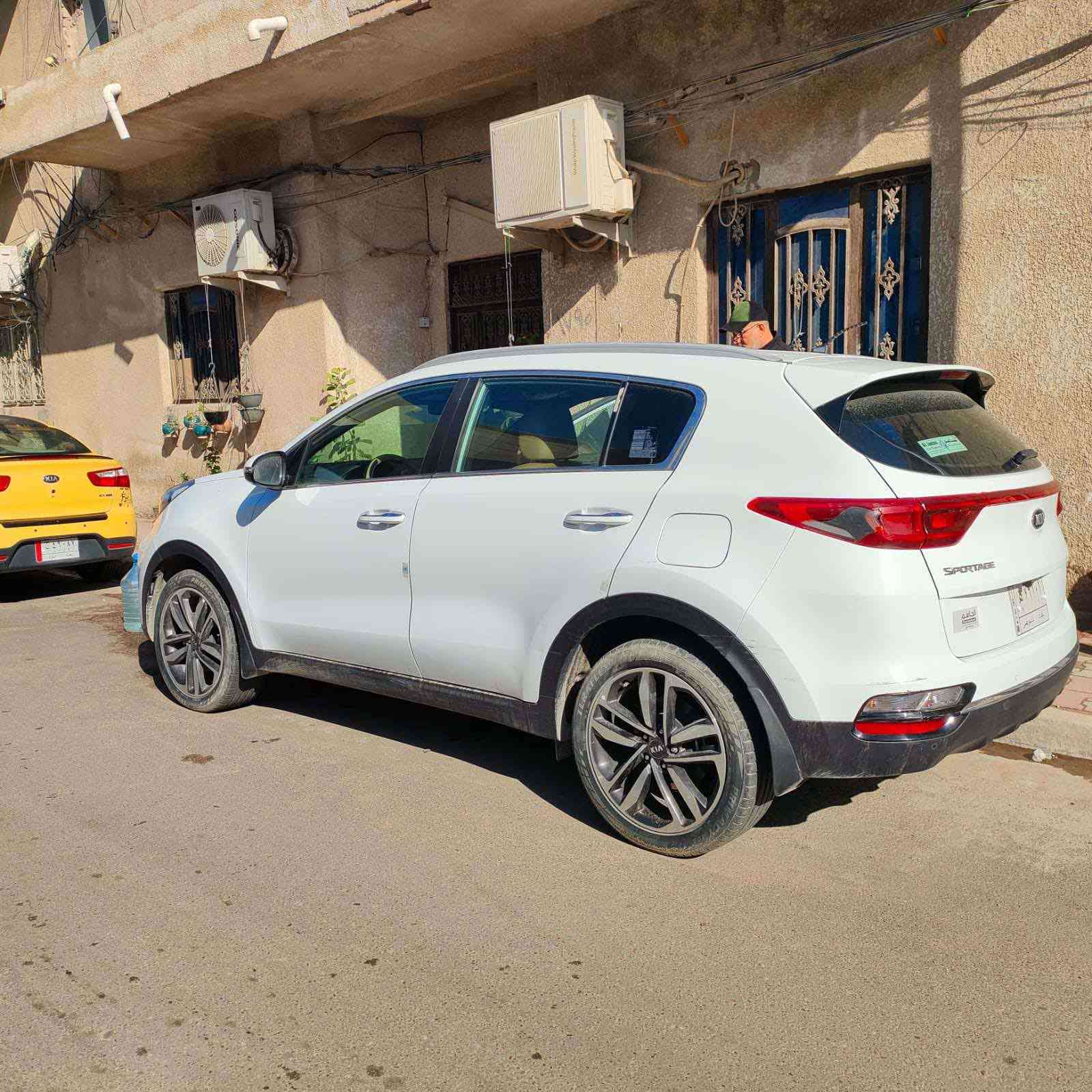 للبيع 🚗
نوع السيارة: كيا
الموديل: سبورتج
سنة الصنع: 2020
وارد : خليجي 
الممشى:   62000 km
اللون: ابيض
الحالة: نظيفة جداً 

المواصفات:
• فرامل ABS
• ( شاشة، كاميرا، حساسات امامي وخلفي، مرآة  كهرباء ، تحكم ستيرن، كشنات نص جلد بيجي، مثبت سرعة )
•اوضاع قيادة ( ايكو ، سبورت ، عادي )

الحوادث: خالية من الحوادث
الصبغ: بدون صبغ
الفحص: جاهزة للفحص

💰 السعر ‼️ علق بتم يجيك السعر بالخاص ‼️

📍 الموقع: بغداد / الكاظمية

📞 للتواصل: *********** / ***********
