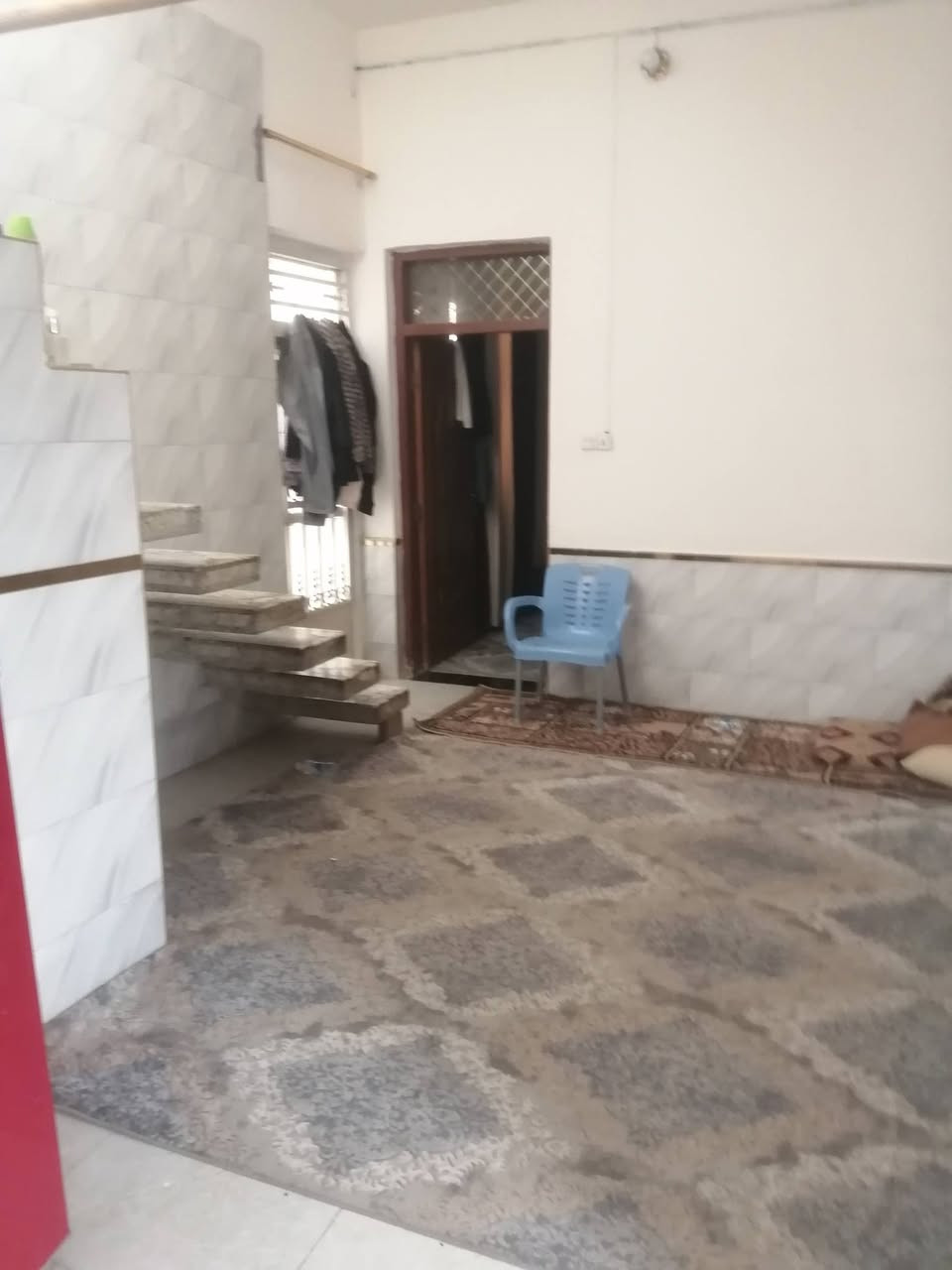 بيت 100 متر طابقين للبيع بناء جديد  التقية ع الشارع العام مقابل بانزين خانة عبد الأمير عبيس السعر ***********
