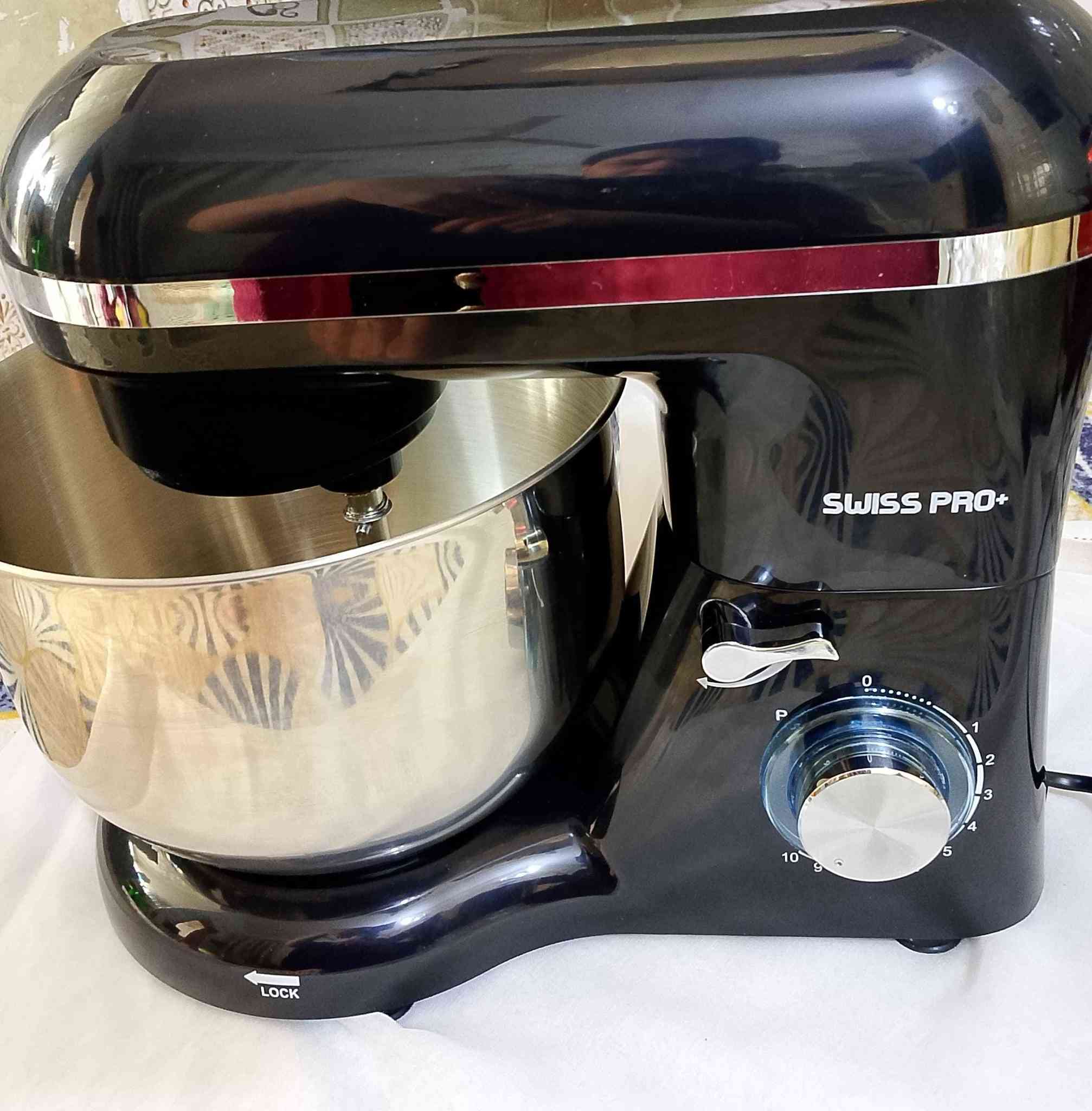 (عجانة) من ماركة Swiss Pro+. 
يحتوي على وعاء ستانلس ستيل بسعة 6 لترات.
يتميز بمحرك بقوة 1500 واط.
مزود بقواعد سيليكون مانعة للانزلاق لضمان الثبات.
يأتي مع ملحقات أساسية تشمل خطافات للعجين، ومضرب خفق، وغطاء واقي من الرذاذ. كربلاء, العراق


**إذا كنت صاحب هذا الإعلان وتريد حذفه لأي سبب، رجاءا أرسل رسالة إلى الدعم الفني**