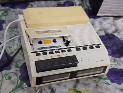 راديوات عدد 3 روسي مع فليبس لمبات مع تلفون راديو مسجل سعر الكل 125 الف الاتصال على الرقم ***********غير متواجد على الفيس
