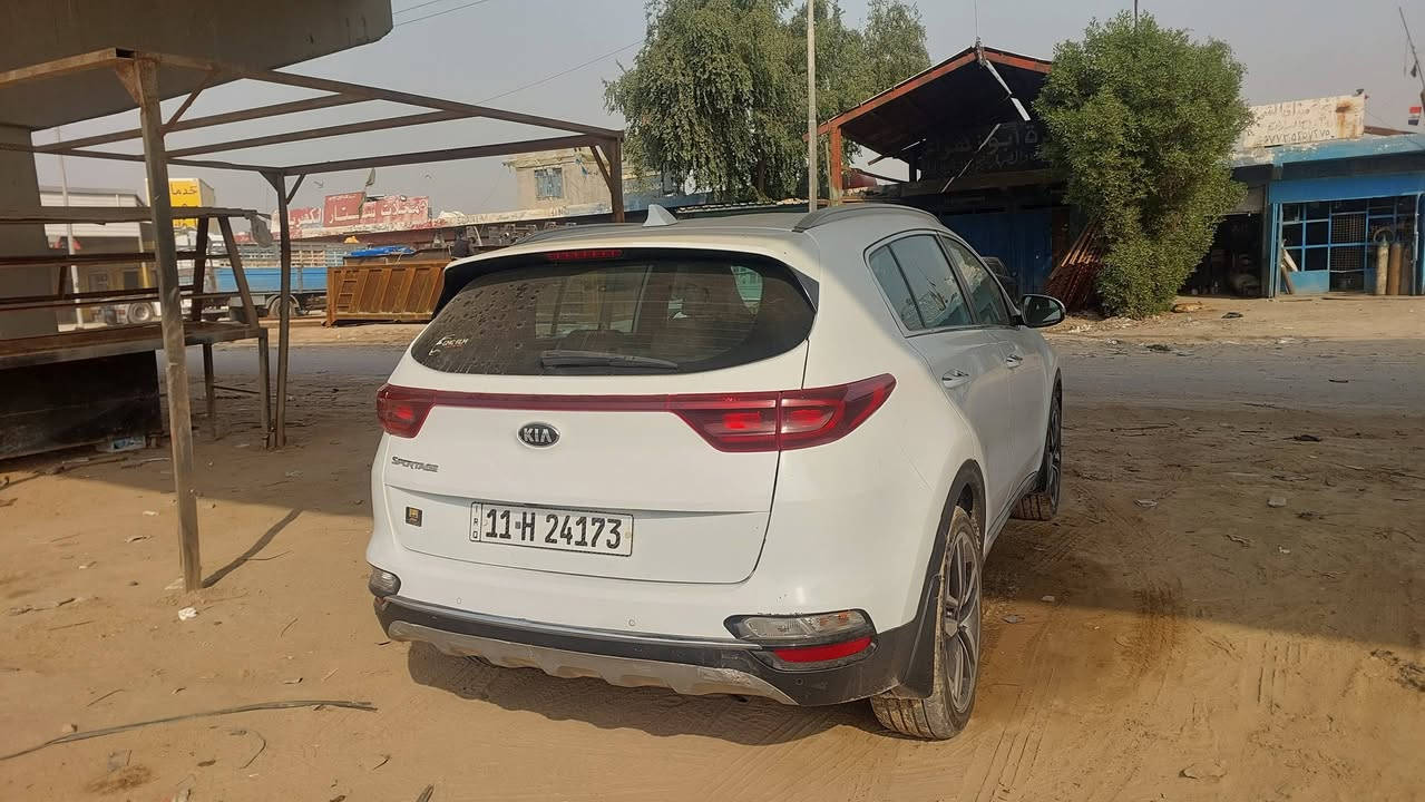 كيا سبورتج موديل ٢٠٢١ خليجي 
مكينة ٢٠٠٠ دوش
نص فول
ماشية ١٠٠ الف
مكفولة من الضربة والحادث
بيهة طخة بدعامية الورة
بيهة شخوط خفيفة وقليلة
رقم بغداد باسمي
سيارة حلوة ونضيفة
الموقع مجمع بسماية
السعر ٢١٠
الهاتف ***********

