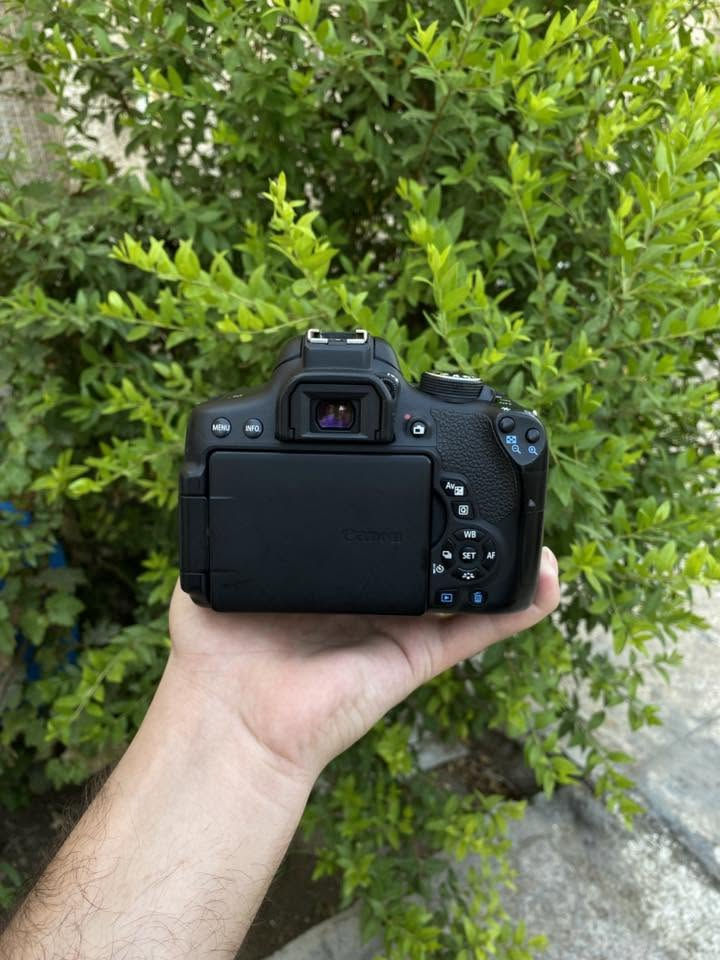 للبيع كامرا كانون 750D الحديثة شاشة لمس قلاب + wifi لنقل صور
نضافه موضحة بلصور
ملحقات
عدسه 18-55 
شاحنة
بطاريه
حزام 
السعر 430 الف وبي مجال للطيبين 
مكان بغداد البنوك 
لايوجد توصيل


**إذا كنت صاحب هذا الإعلان وتريد حذفه لأي سبب، رجاءا أرسل رسالة إلى الدعم الفني**