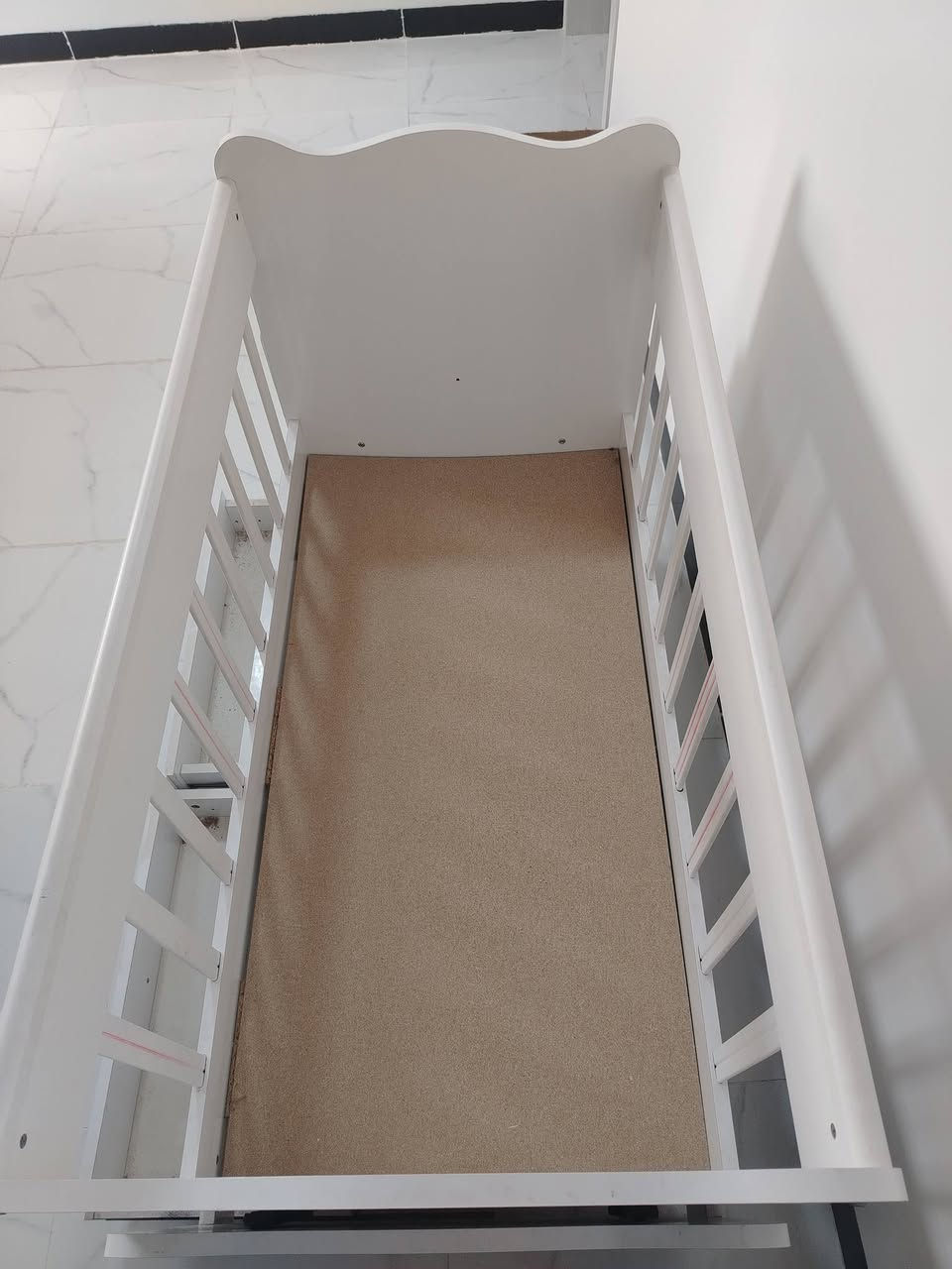 للبيع سرير أطفال مع دوشك طوبي بيه كسر مثل ما مأشر بل صور فقط. سعره ٧٥ بيه مجال ***********
