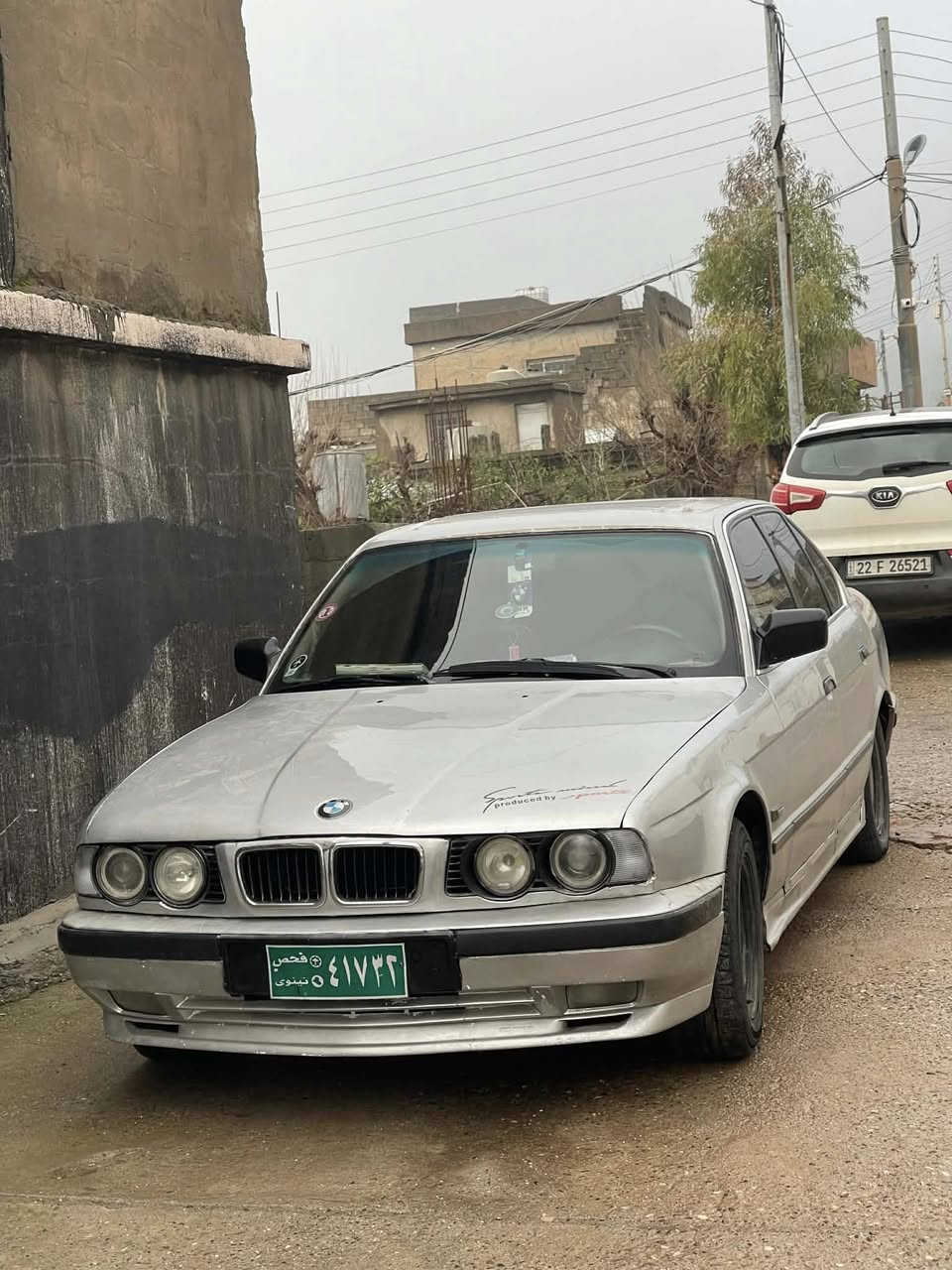 سەیارەکە مۆدیل ٩٣ گێر مەکینە موس براوە بەشەرت بەس ئارم پلاستیک سلیمانی لەگەلە کویت ئەوی پێی برۆ ئەسلیەکەی ون بووە بۆم دەر هیناوەتەوە وەک خۆی بەو شەرتە هەستی پێ نەکەی خۆم پێتەلیم ئەوە سەیارەکەش قەپاتە بەس کوشن کارەبای نیە مەکینە ٢٠ عادیە ‪0751 870 3769‬ ئەگەر موشتەری تەلەفۆن بکە دەنا سەرمان مەئێشێنە داوای ٢٥ گەڵا و مەجالێکی کەمی برایانە
