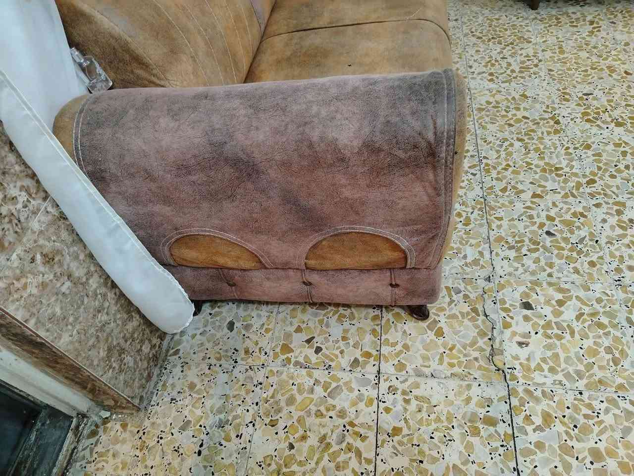 سلام عليكم عدنه تخم للبيع سعر 200 وبي مجال***********
