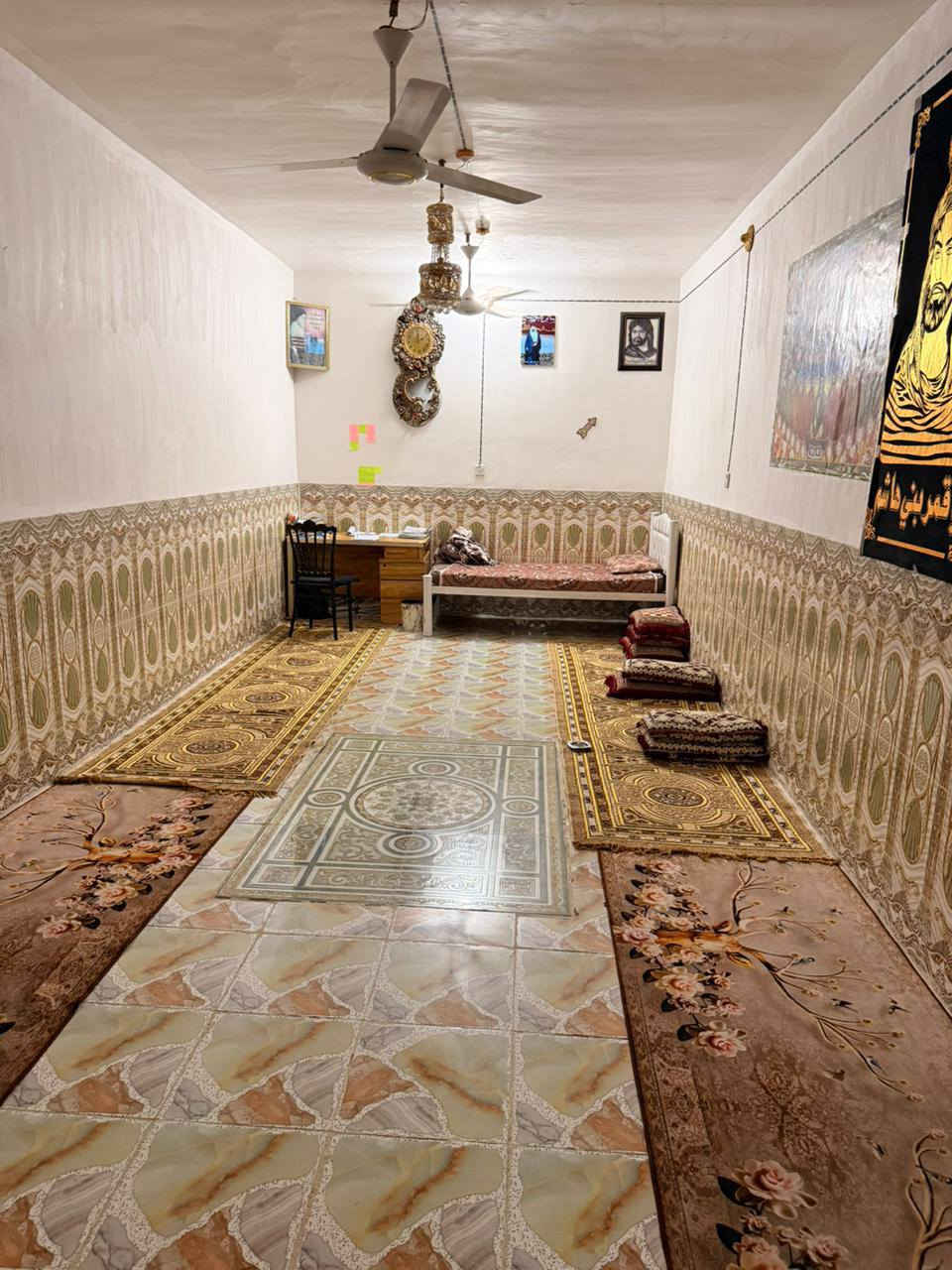 بسم الله الرحمن الرحيم اللهم صل على محمد وال محمد
ثلاث منازل للبيع مساحتهن 1000 متر البيت الاول 500 متر والثاني والثالث على 250 متر طابو  سند 25 تنازل بالمحكمه في النجف الاشرف طريق نجف كربلاء عمود 270 خلف الحسينيات مباشر يصلح حسينه  او منزل يحتوي على طاقه شمسيه 26 انبير ليل نهار مع بقاء الاثاث يبعد عن شارع يا حسين 25 متر شارع عرض 8 متر ماء وكهرباء رسميه السعر خاص للاستفسار ***********
