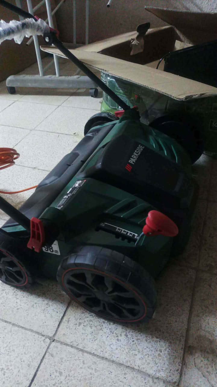 الوظيفة: يعمل على تهوية التربة (عن طريق إحداث ثقوب) وتخديش العشب (لإزالة الطحلب واللباد) لتحسين نمو العشب. 
المواصفات: يعمل بالطاقة الكهربائية بمحرك تتراوح قوته بين 1500 واط و 1800 واط اعتماداً على الموديل. 
المميزات: يأتي مع أسطوانات قابلة للتبديل للتهوية والتخديش، وعرض عمل يصل إلى 38 سم، مع حقيبة تجميع للعشب بسعة 48 لتر للموديلات الأكبر. 
التعديل: يتيح تعديل عمق العمل في عدة مستويات لتناسب حالة التربة الهندية, كربلاء


**إذا كنت صاحب هذا الإعلان وتريد حذفه لأي سبب، رجاءا أرسل رسالة إلى الدعم الفني**