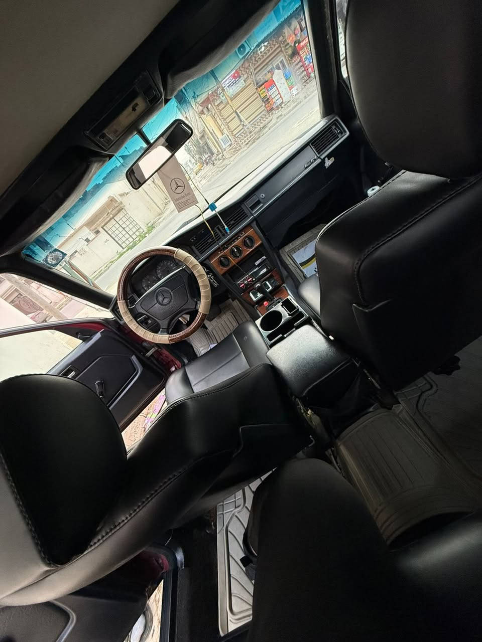 آلُـۜسـۨۚ(مكتب_أبان)ــِۖلُأمٌ ؏ـليۜـ(لبيع_وشراء_ألسيارات)ـكـۜم
🚘مارسيدس 190طيارين
🖐⬅️موديل 1989
🖐⬅️رقم نينوى مسطره 
🖐⬅️بيها كابون بانزين ⛽️
🖐⬅️محرك وكير شرط 
🖐⬅️بدون ضرر مصبوغ عام جمالي 
🖐⬅️شرط التحويل 🤝
🖐⬅️السعر 55💸بيها مجال 
🚦تعال وتدلل 
العنوان.#مكتب_أبان_لبيع_وشراء_السيارات  موصل (#موصل_الجديدة قرب  #شارع_السايلو  ) 
🛑⏰ #اوقات_العمل من الساعه التاسعه صباحاً الى الساعه العاشره مساءً 
🛑ملاحظه 1️⃣يرجى الاتصال من الساعه التاسعه صباحاً الى الساعه العاشره مساءً 
🛑ملاحظه 2️⃣ التواصل عبر الرقم فقط يرجى عدم مراسلة الصفحه على الماسنجر او الاتصال على ماسنجر و عدم الاتصال او المراسله على الواتساب 
🛑ملاحظه 3️⃣بل تلفون ماكو سعر قفل تعال ودفع السعر اليعجبك 
للاتصال 
***********📱📞***********📱📞
***********
#مكتب_أبان
