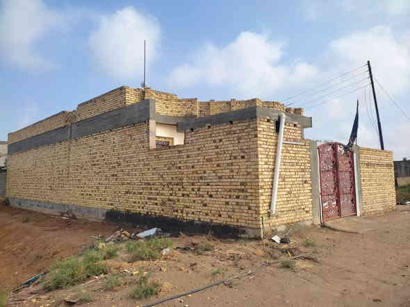 بيت زراعي في حي الزهراء الثاني وجه على الشط قريب على مدرسة الطائف ركن مساحته 280م كونكريت مشيد من الطابق طابق واحد بناء جديد تشطيبات درجه اولى يتكون من غرفتين وصاله ومطبخ وصحيات داخليه وخارجيه السعر 75 مليون البيع نقد فقط رجاءً للاستفار اتصال ***********
